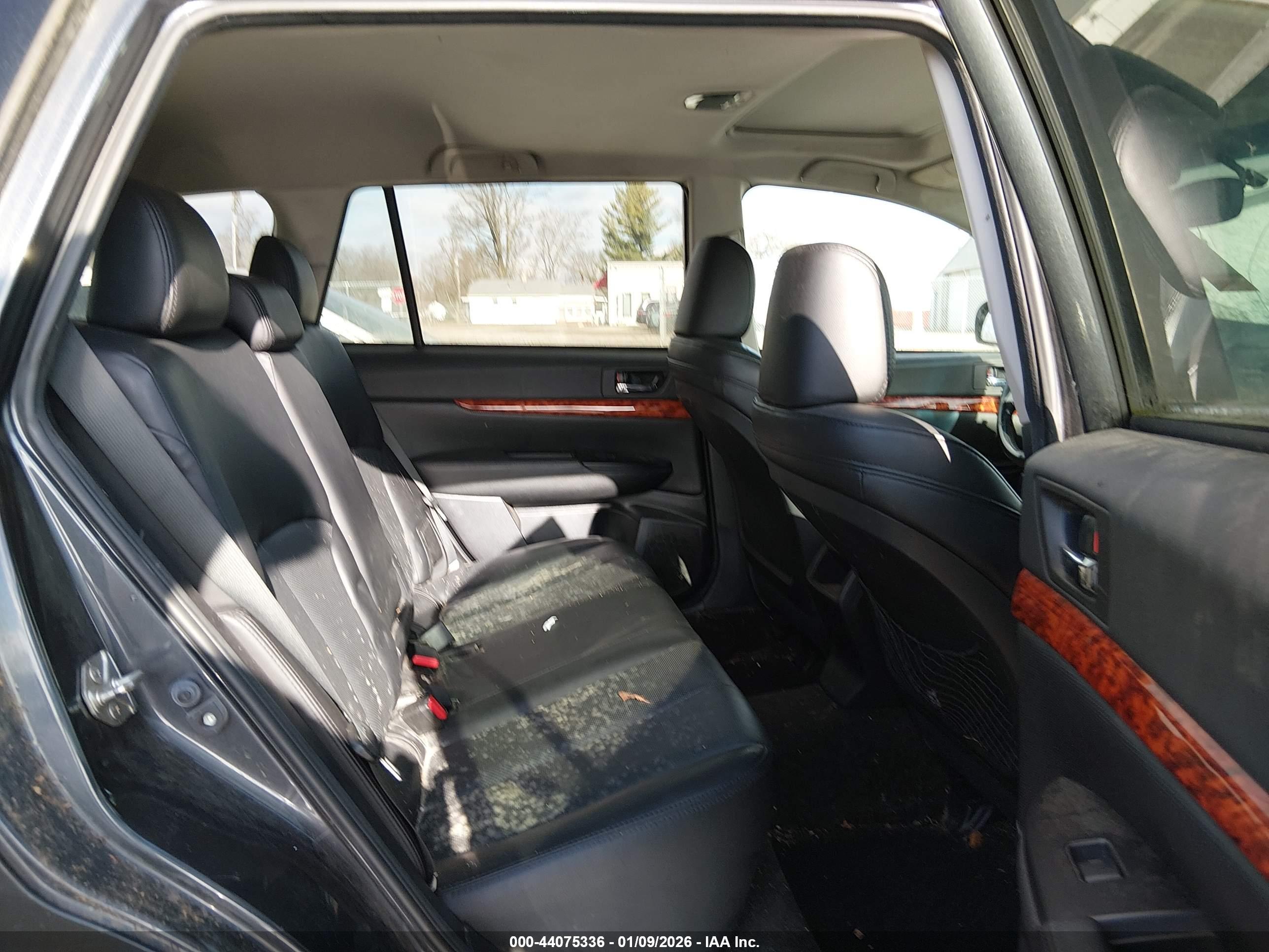 SUBARU OUTBACK image 8