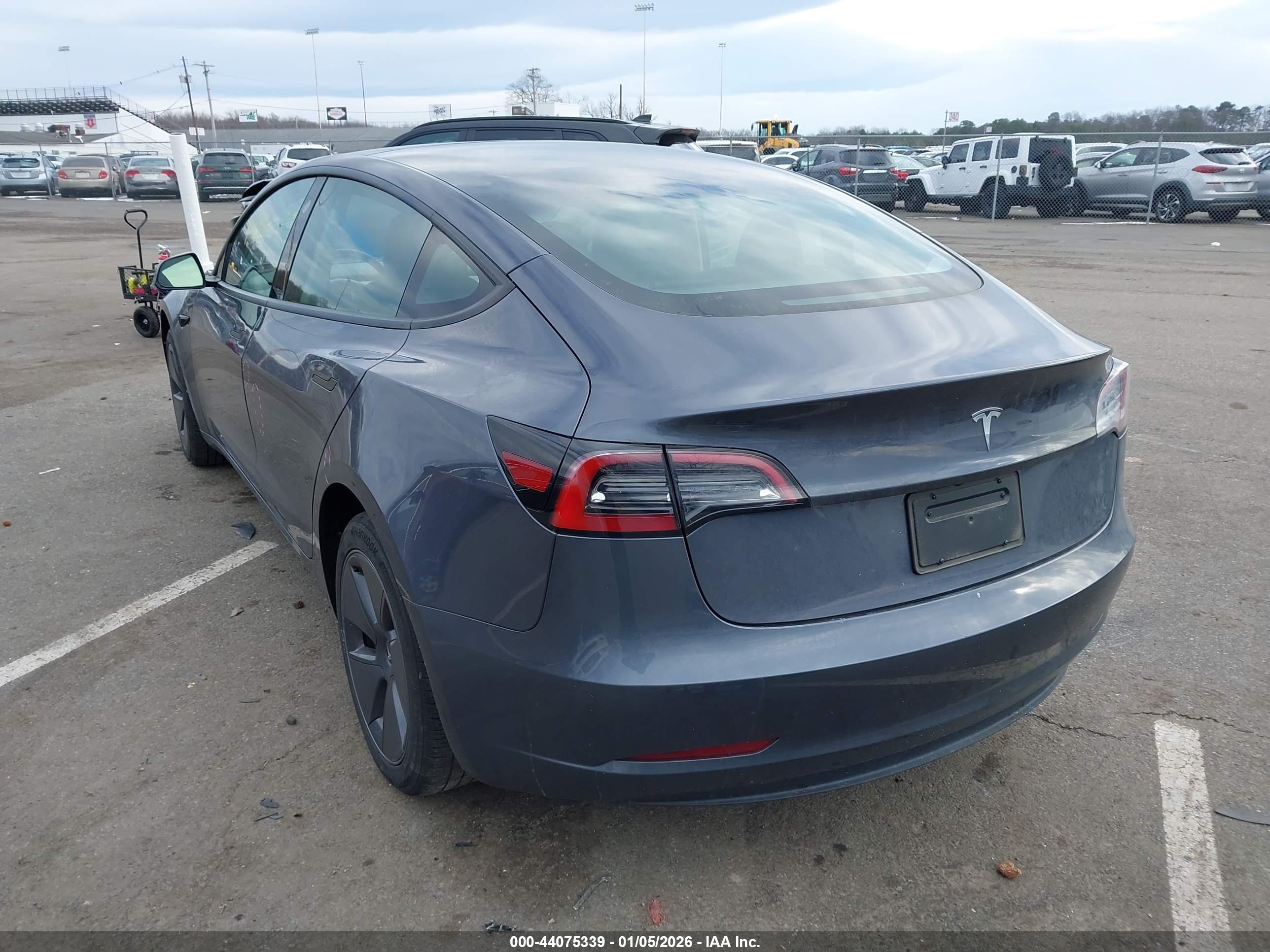 TESLA MODEL image 3