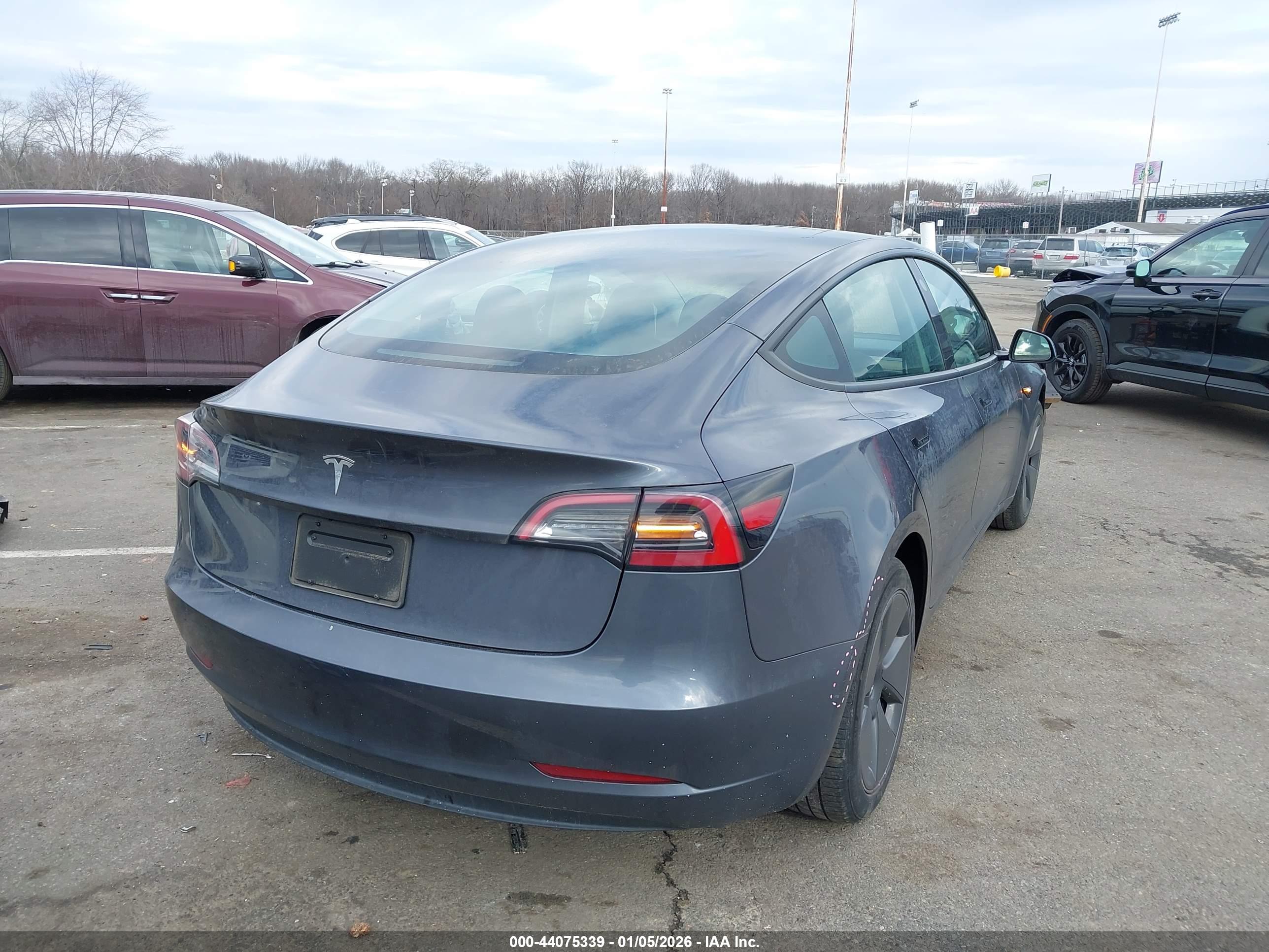 TESLA MODEL image 4
