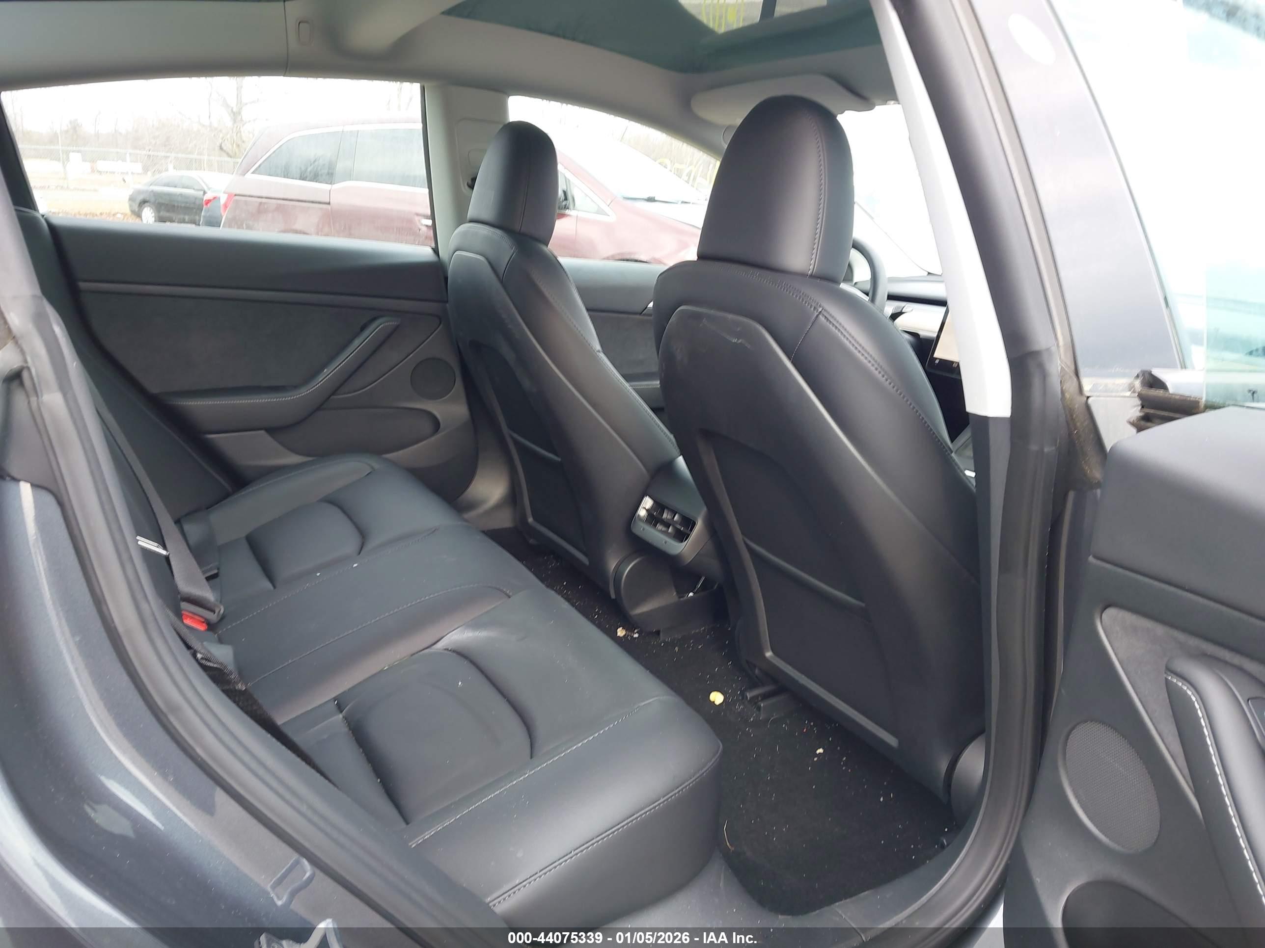 TESLA MODEL image 8