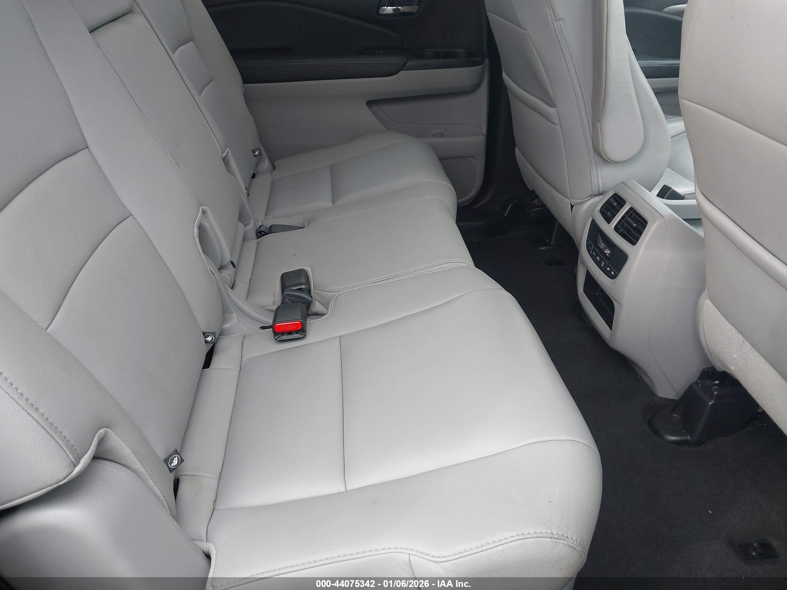HONDA PILOT image 8