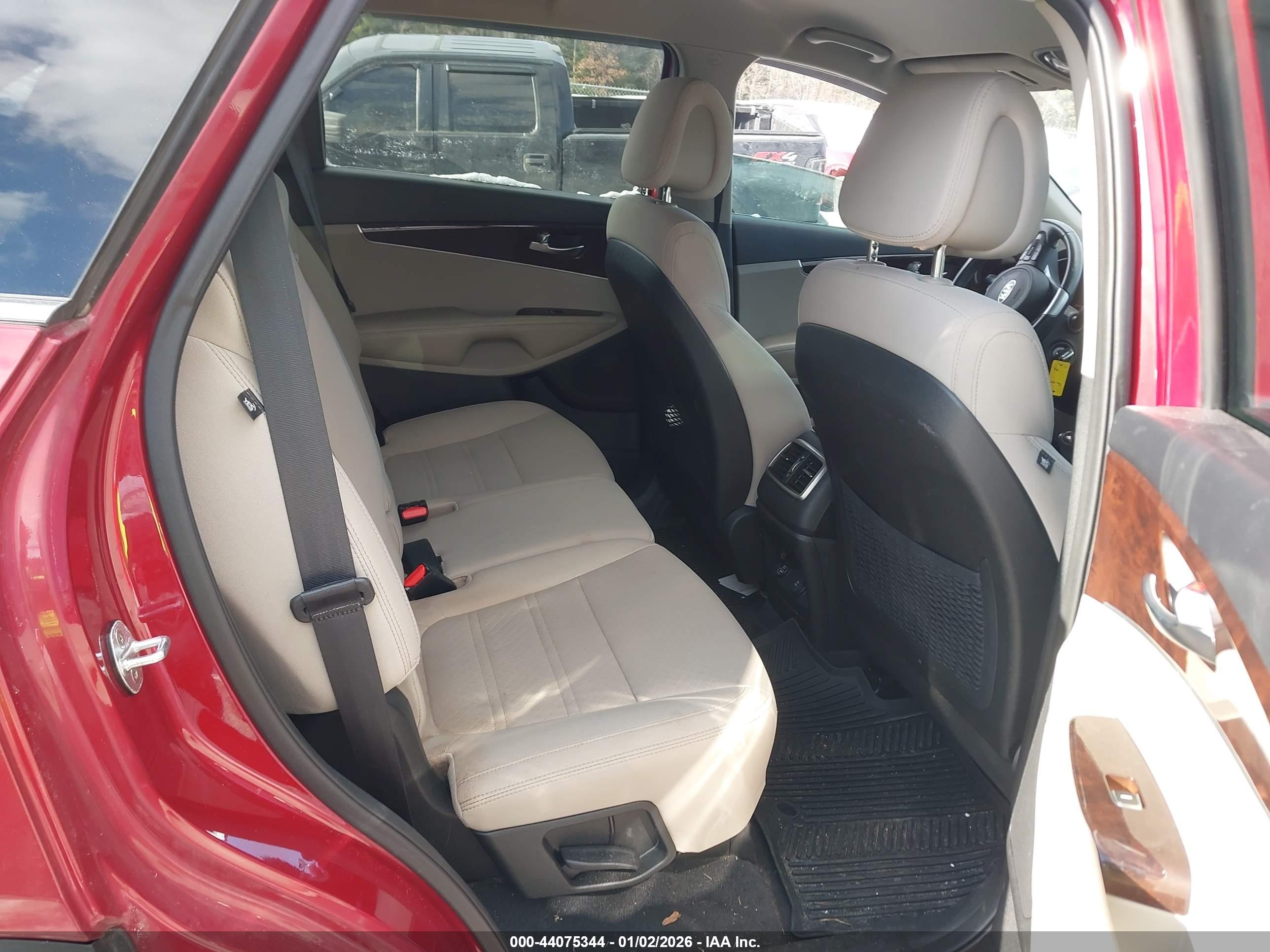 KIA SORENTO image 8