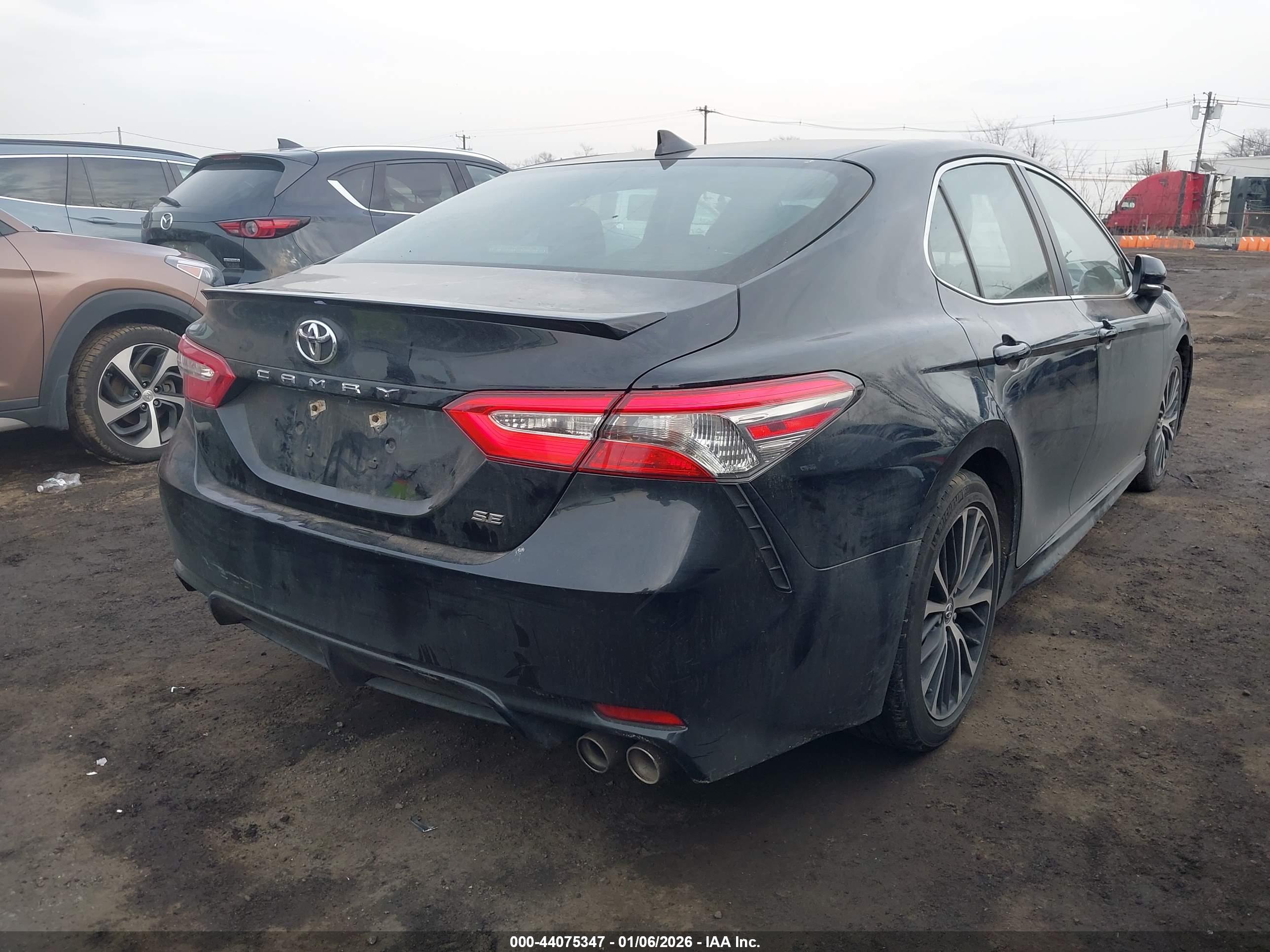 TOYOTA CAMRY image 4