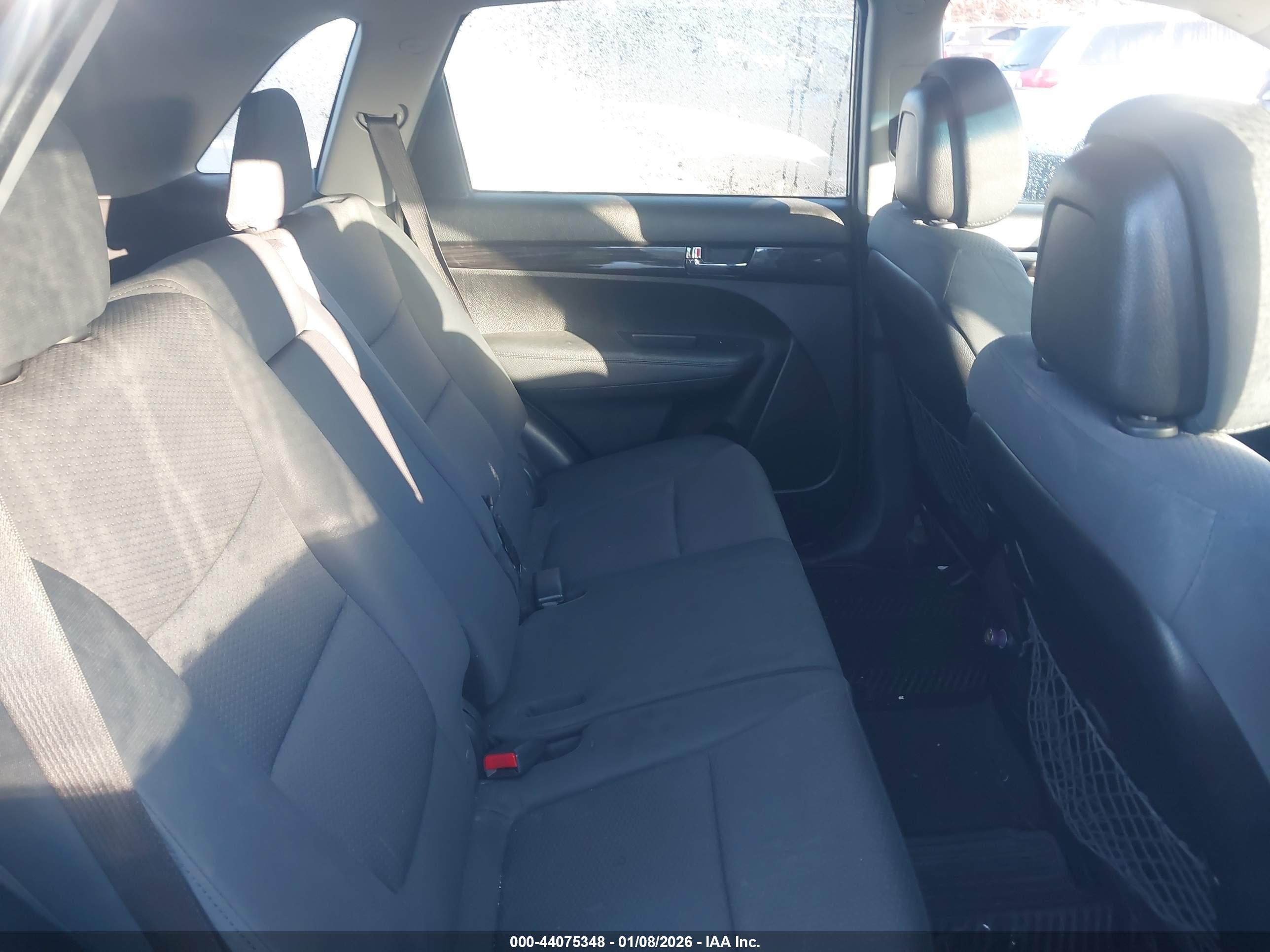 KIA SORENTO image 8