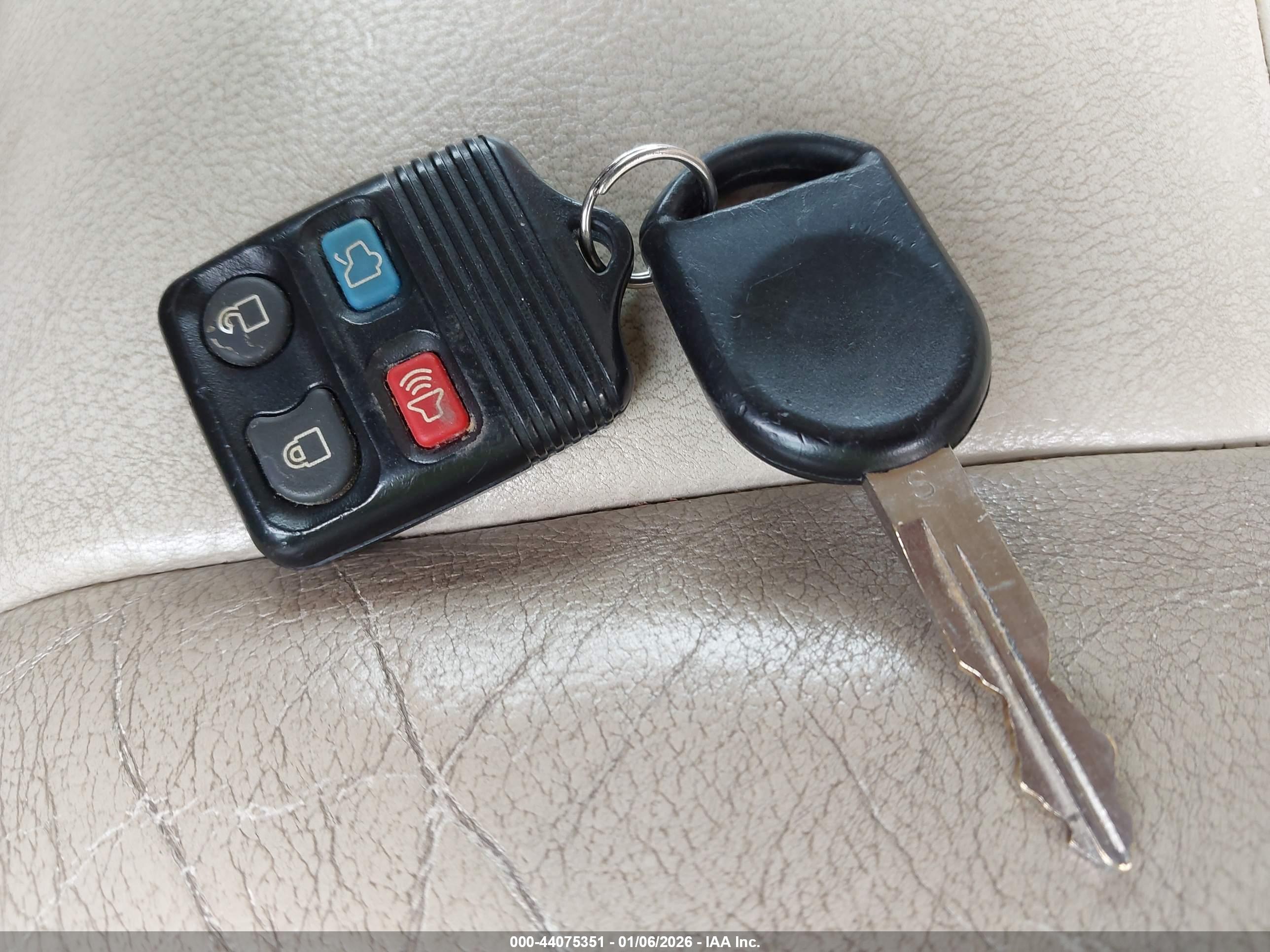 FORD EXPLORER image 11