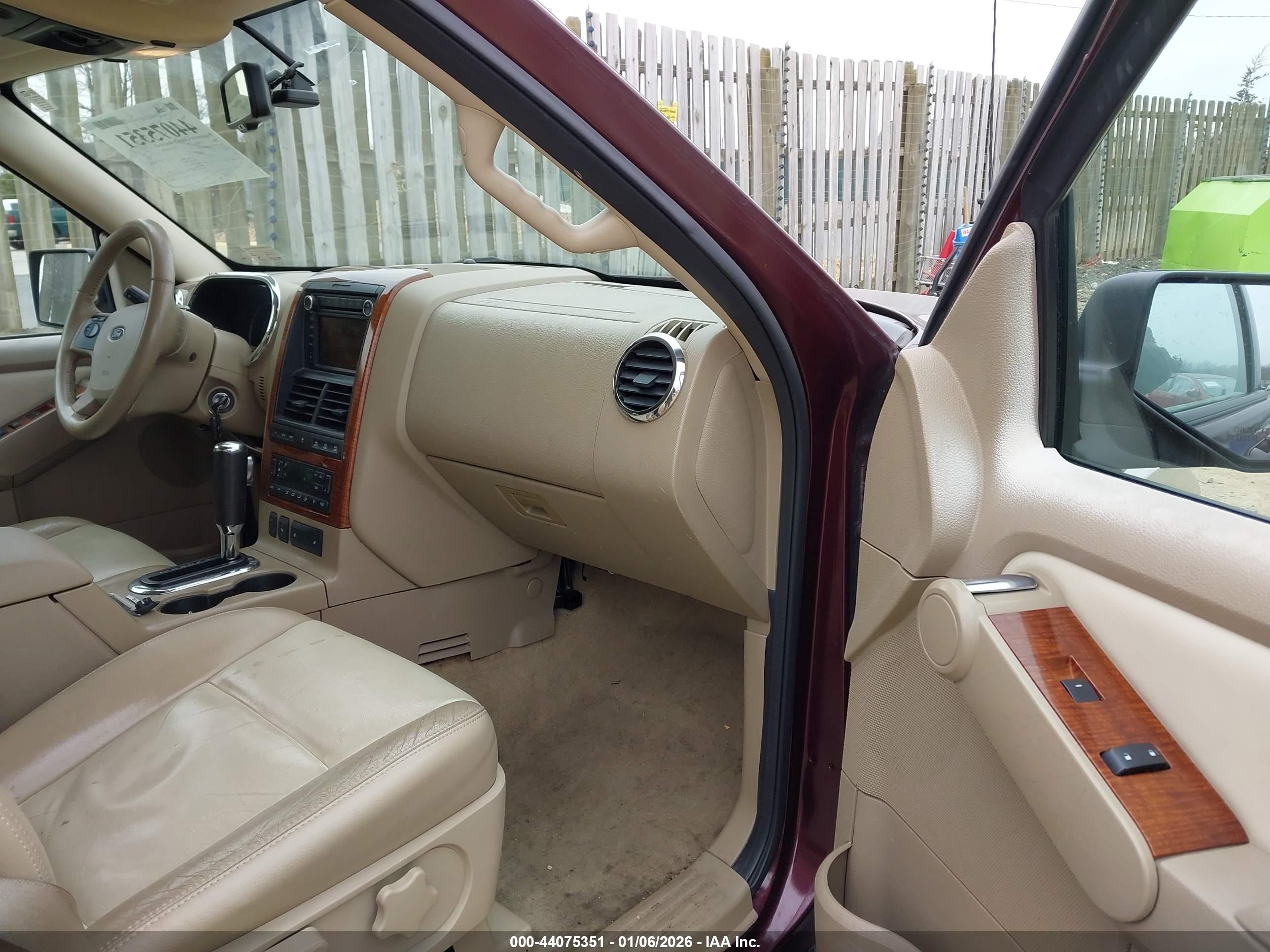 FORD EXPLORER image 5
