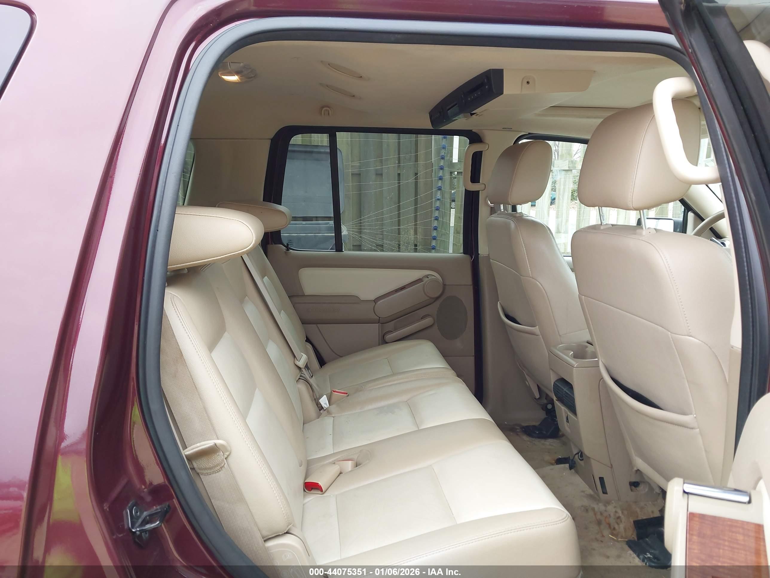 FORD EXPLORER image 8