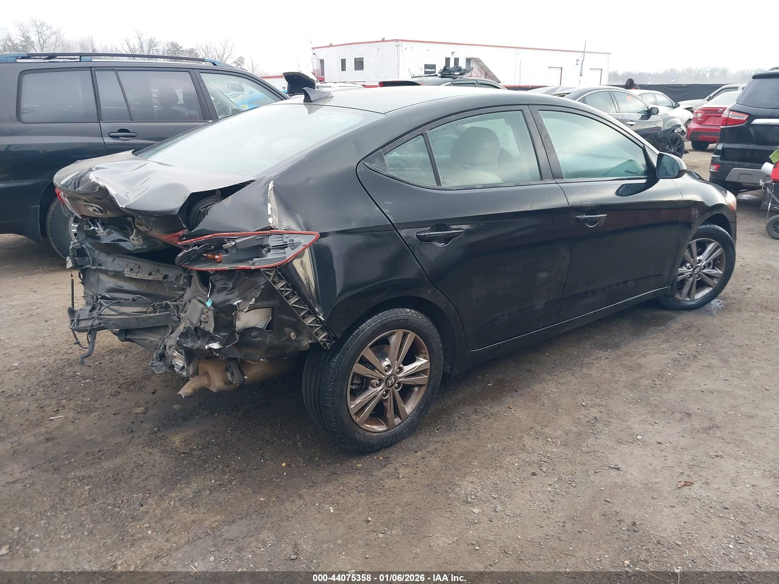 HYUNDAI ELANTRA image 4