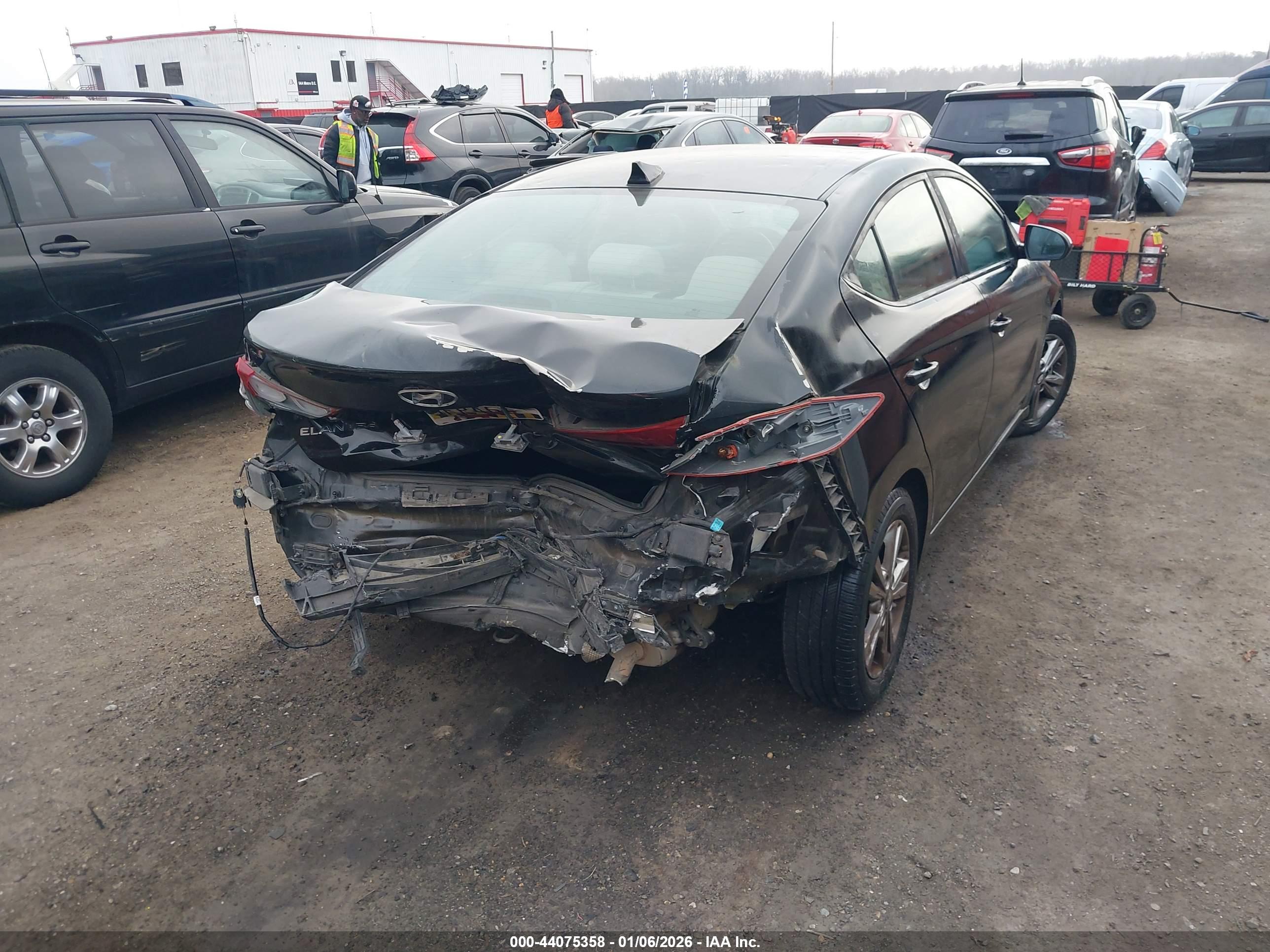 HYUNDAI ELANTRA image 6