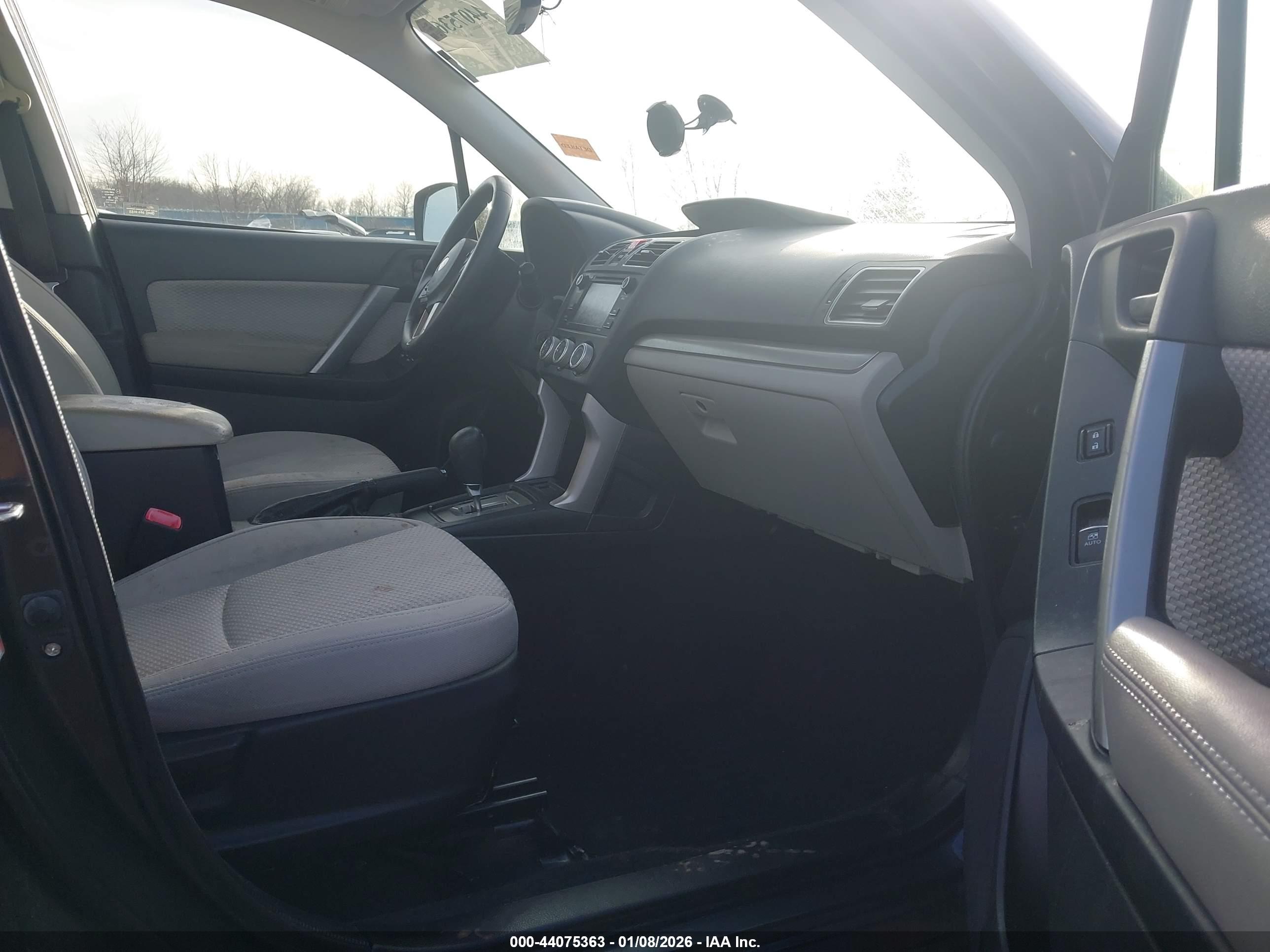 SUBARU FORESTER image 5