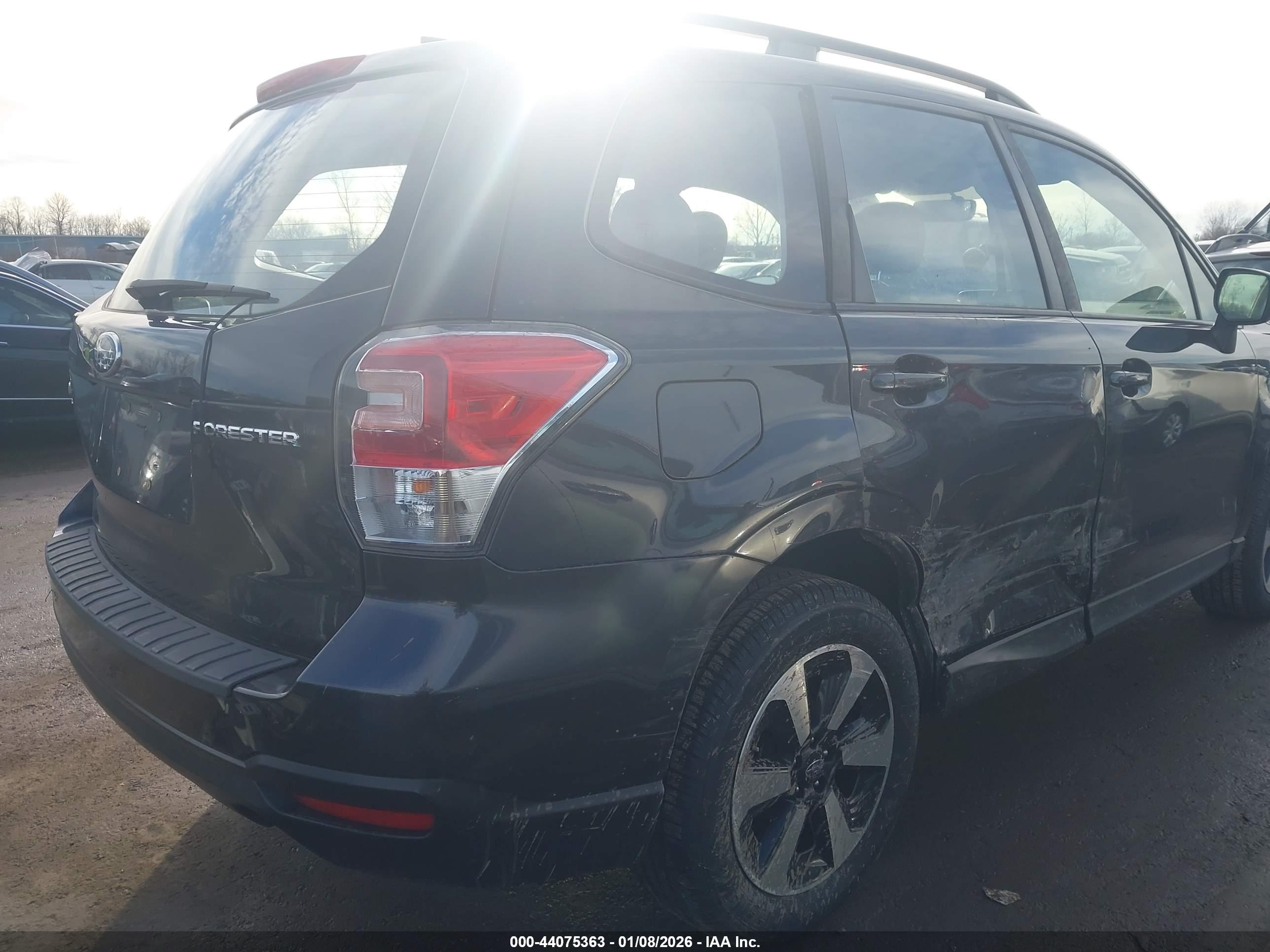 SUBARU FORESTER image 6