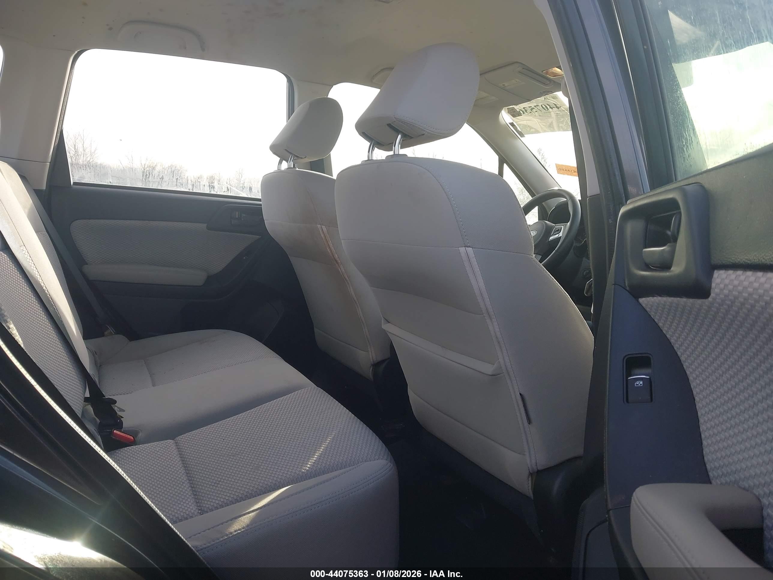 SUBARU FORESTER image 8