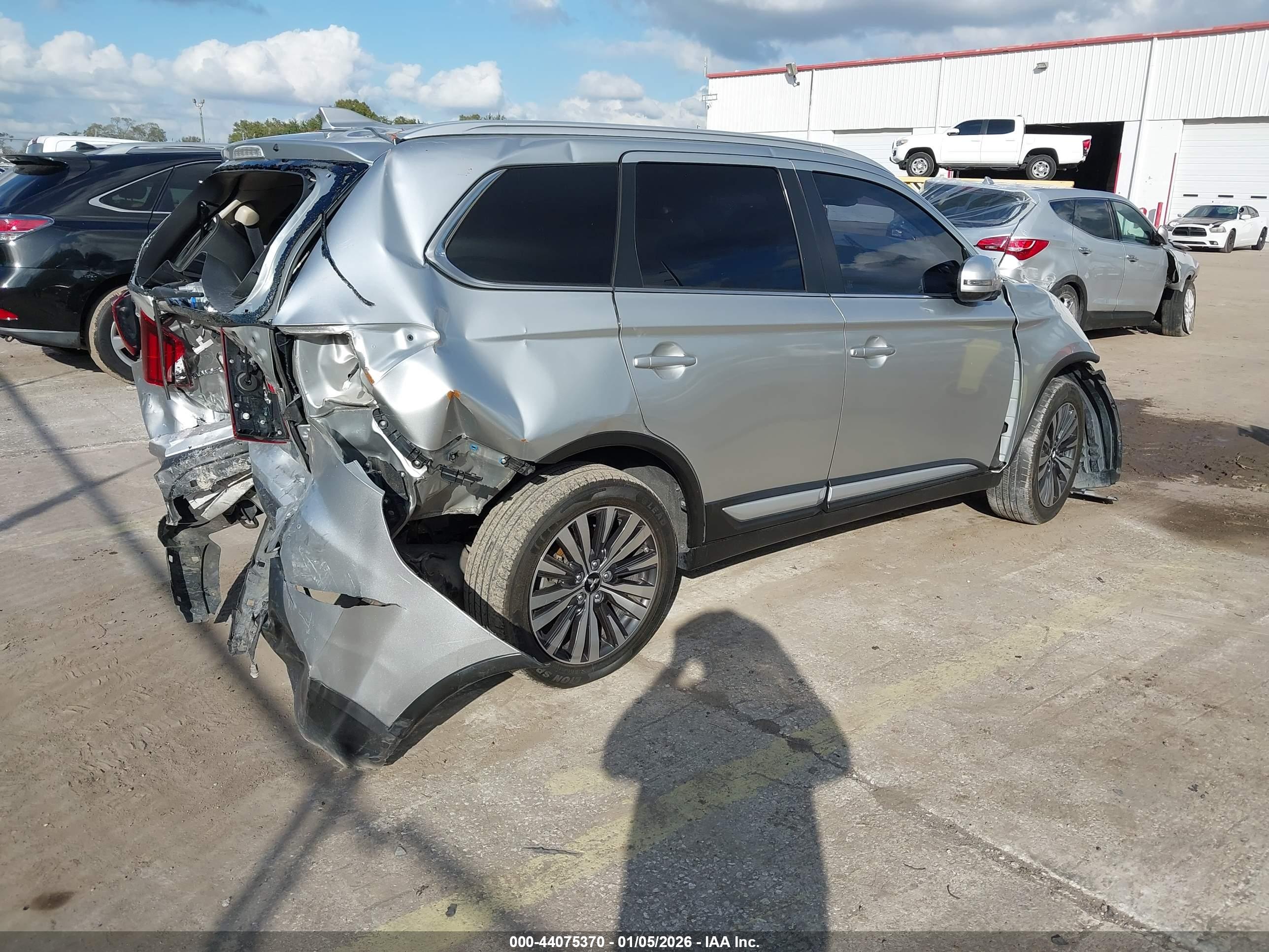 MITSUBISHI OUTLANDER image 4