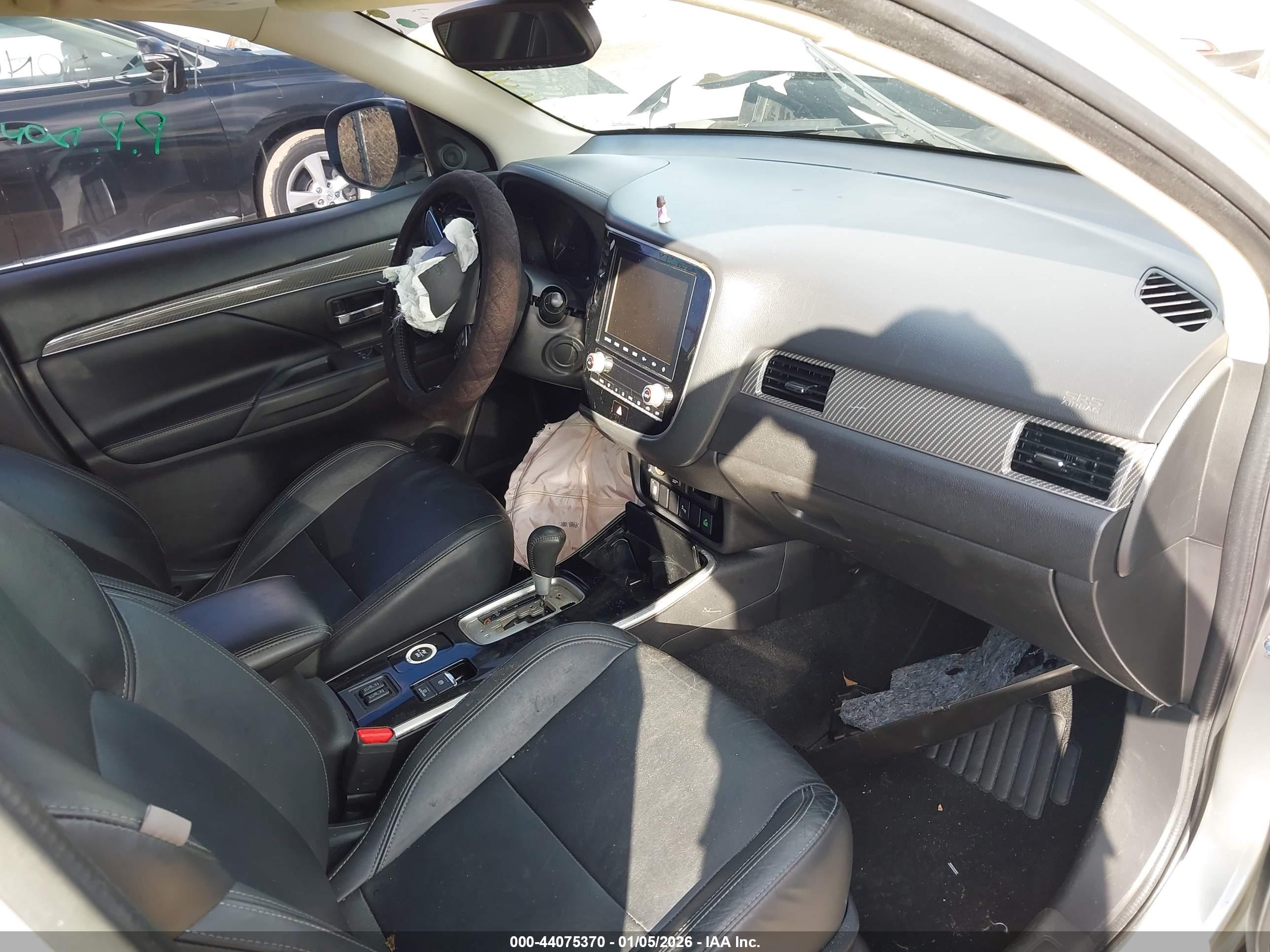 MITSUBISHI OUTLANDER image 5