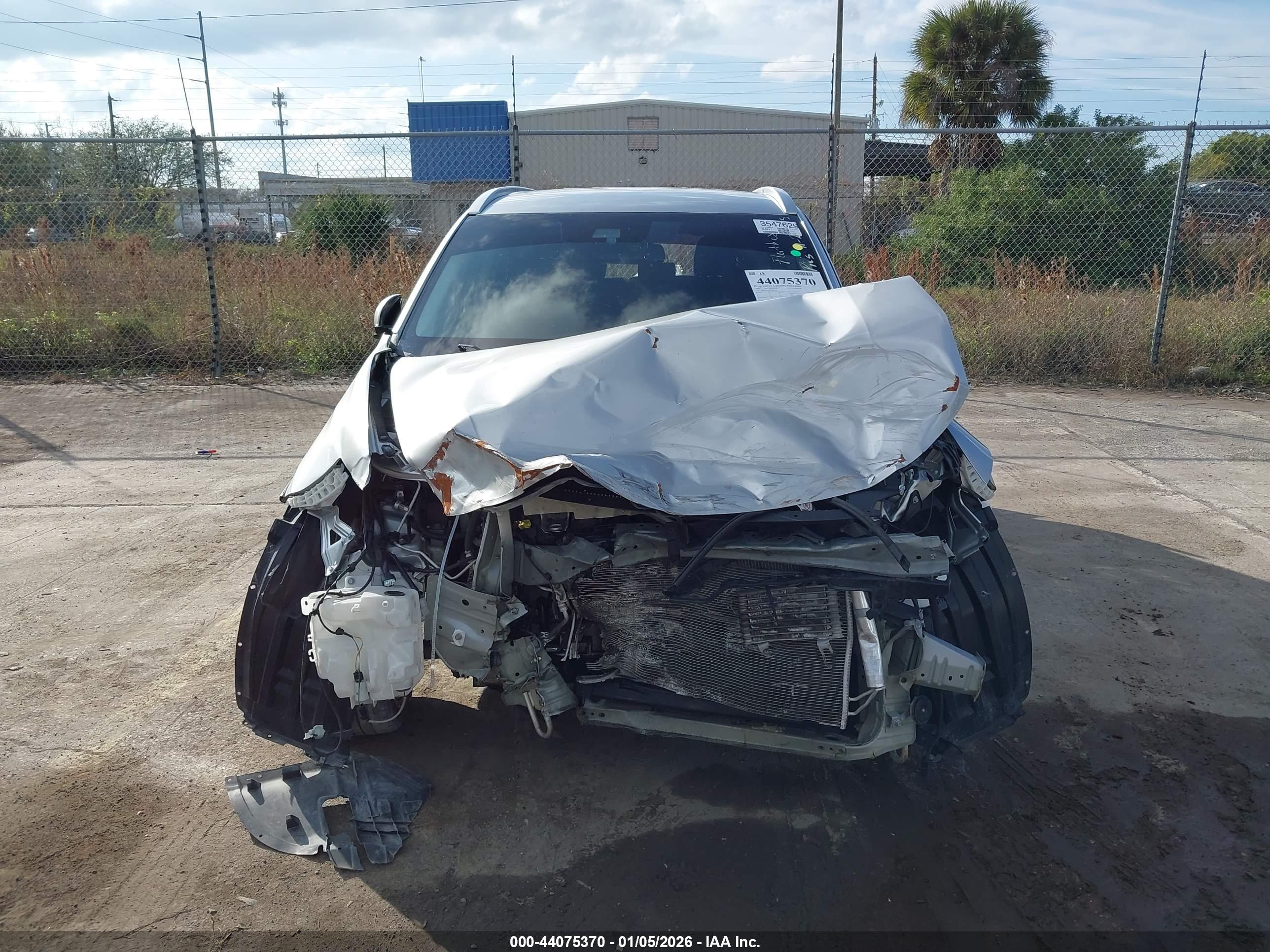 MITSUBISHI OUTLANDER image 6