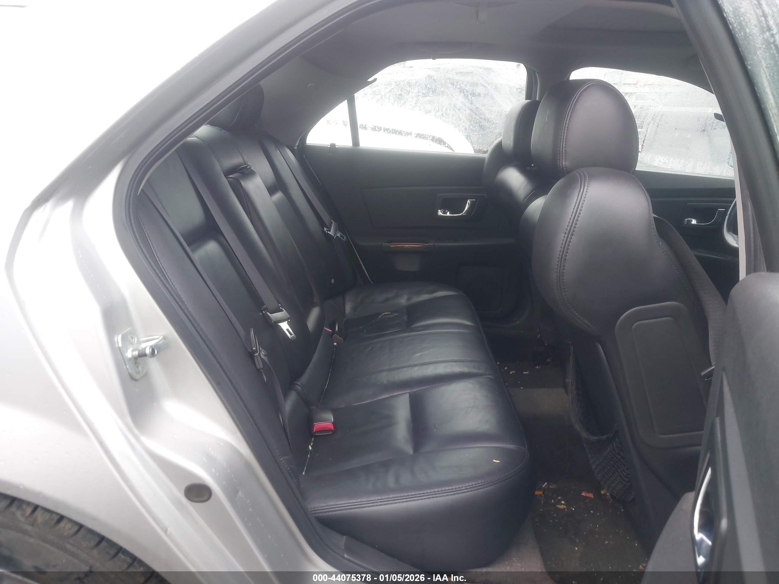 CADILLAC CTS image 8
