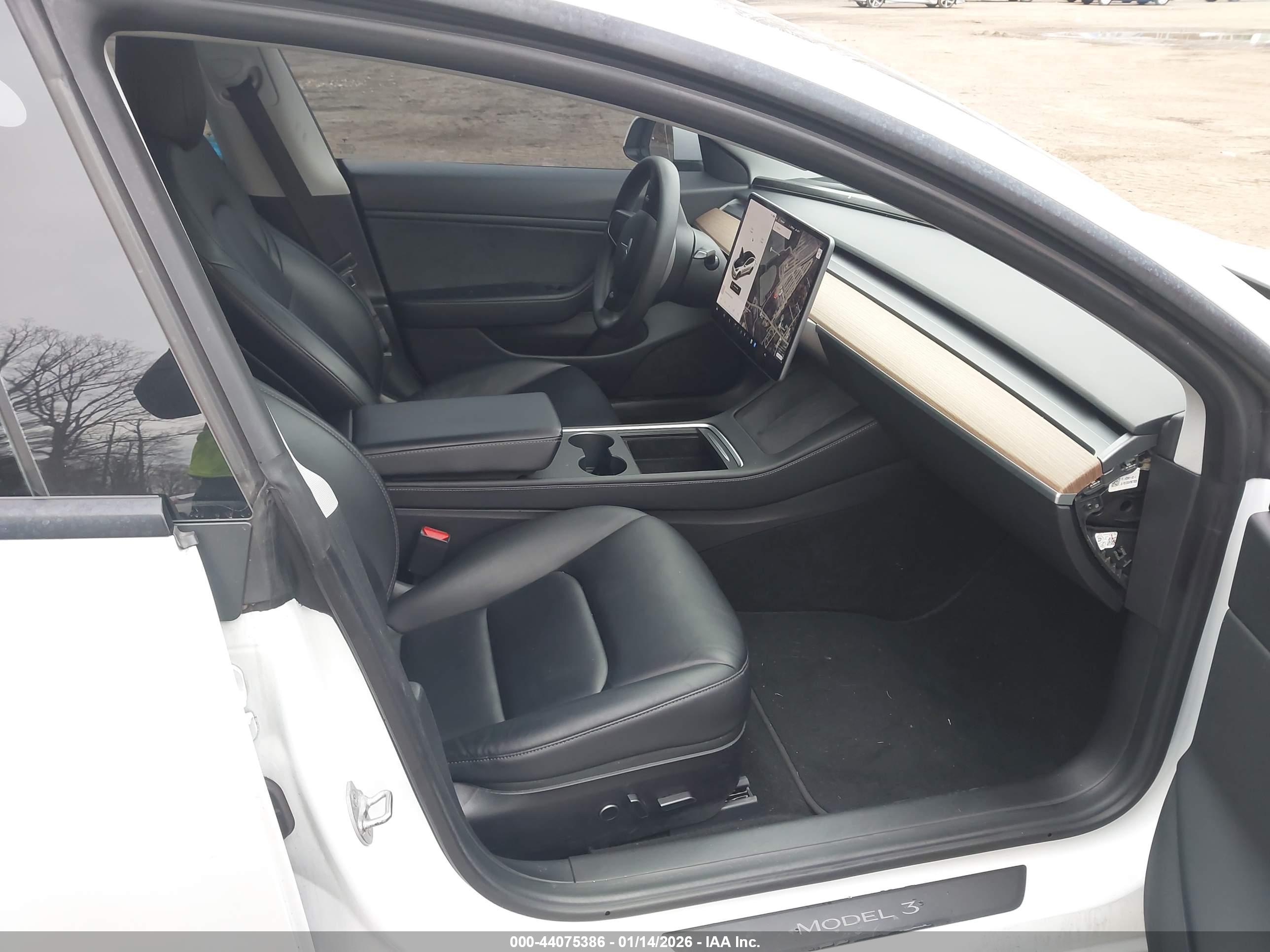 TESLA MODEL image 5
