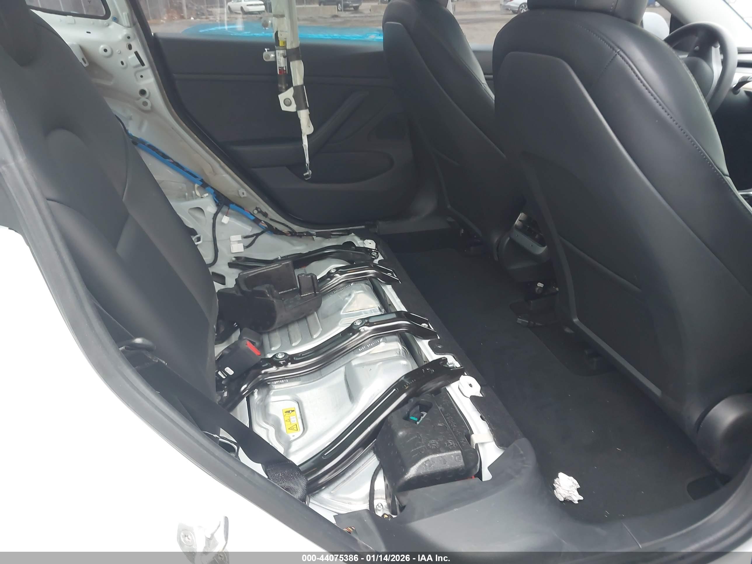 TESLA MODEL image 8