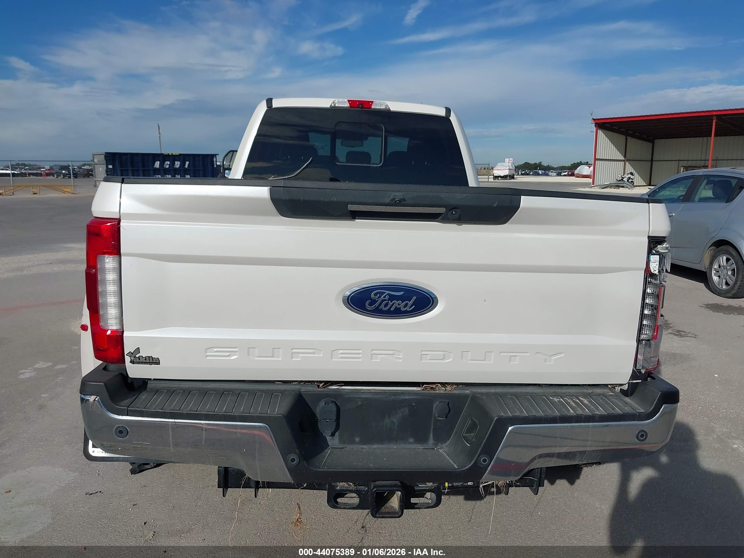 FORD F-350 image 8