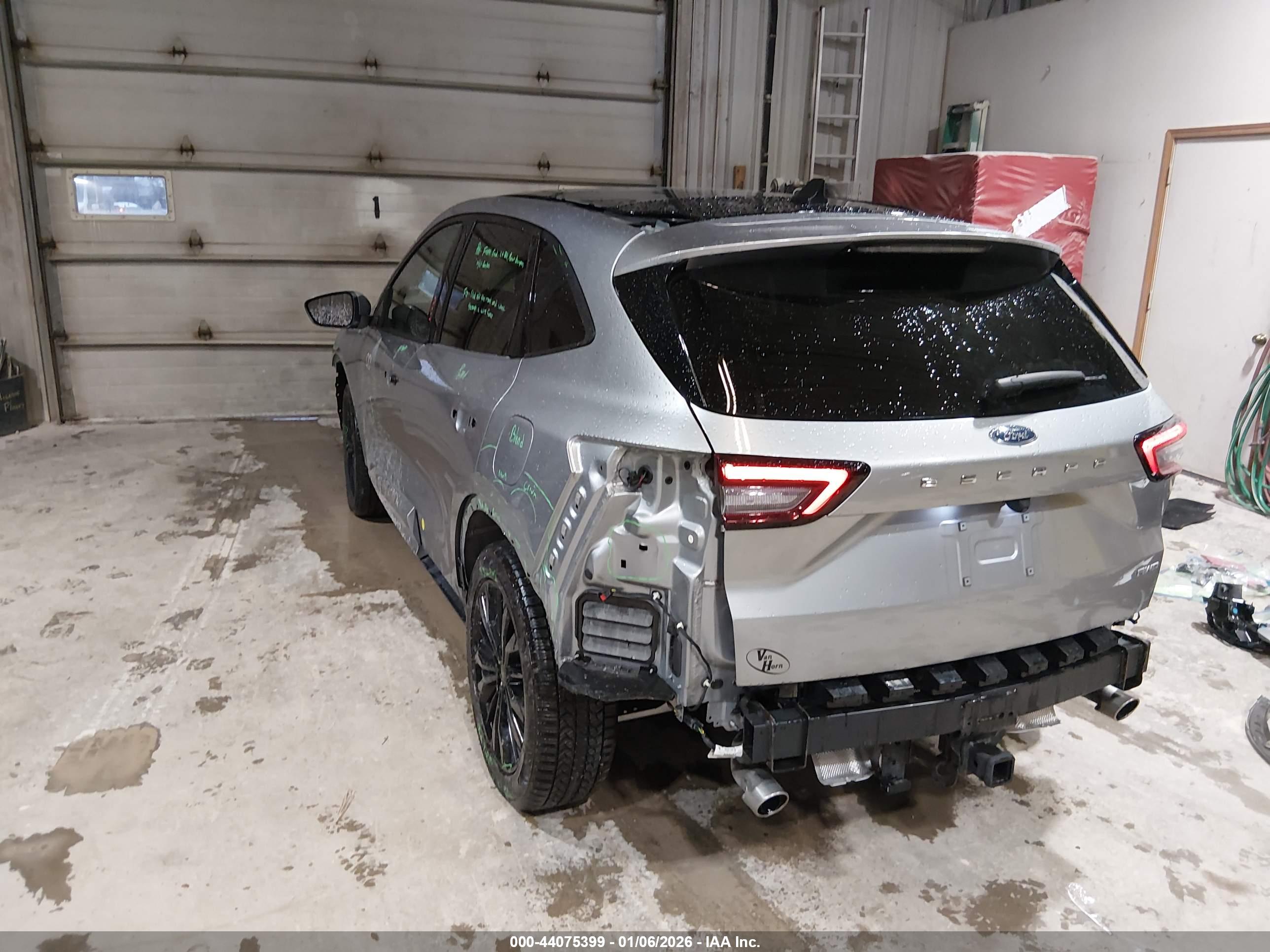 FORD ESCAPE image 3