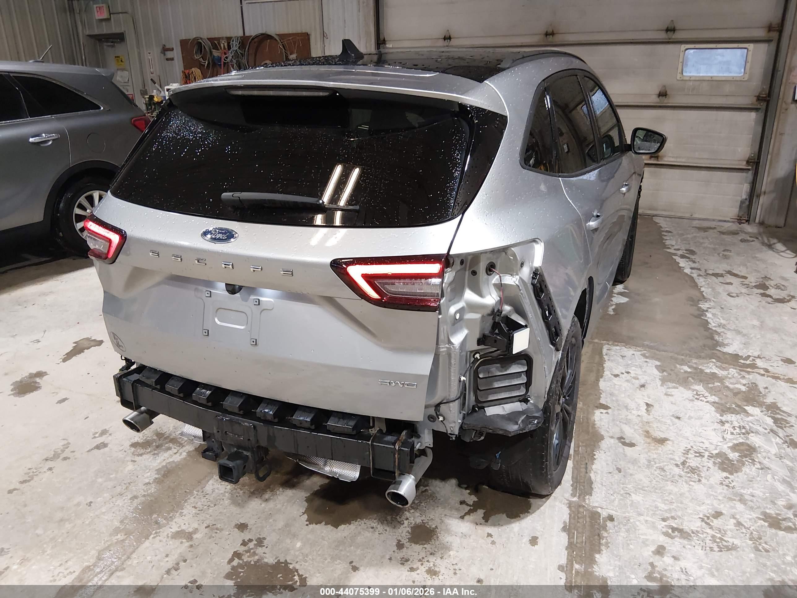 FORD ESCAPE image 4