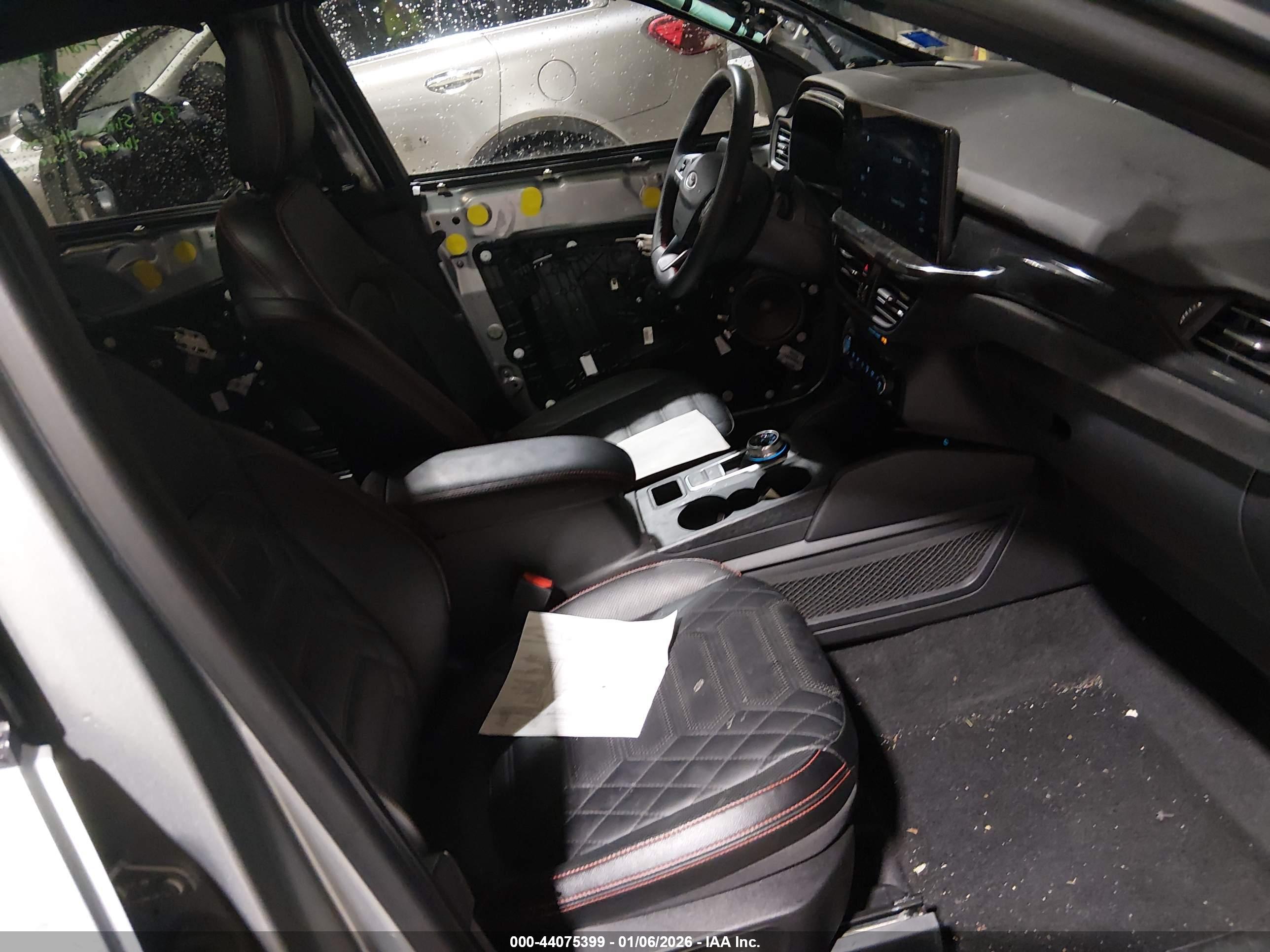FORD ESCAPE image 5