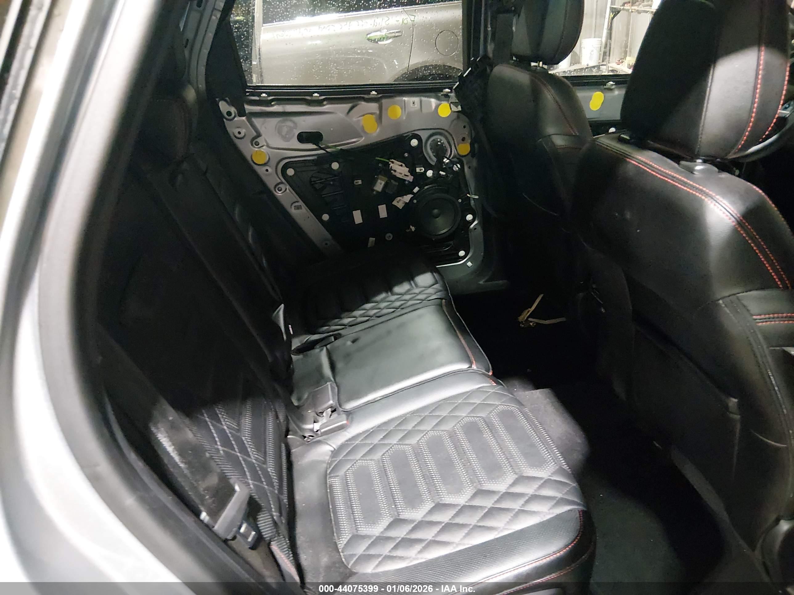 FORD ESCAPE image 8