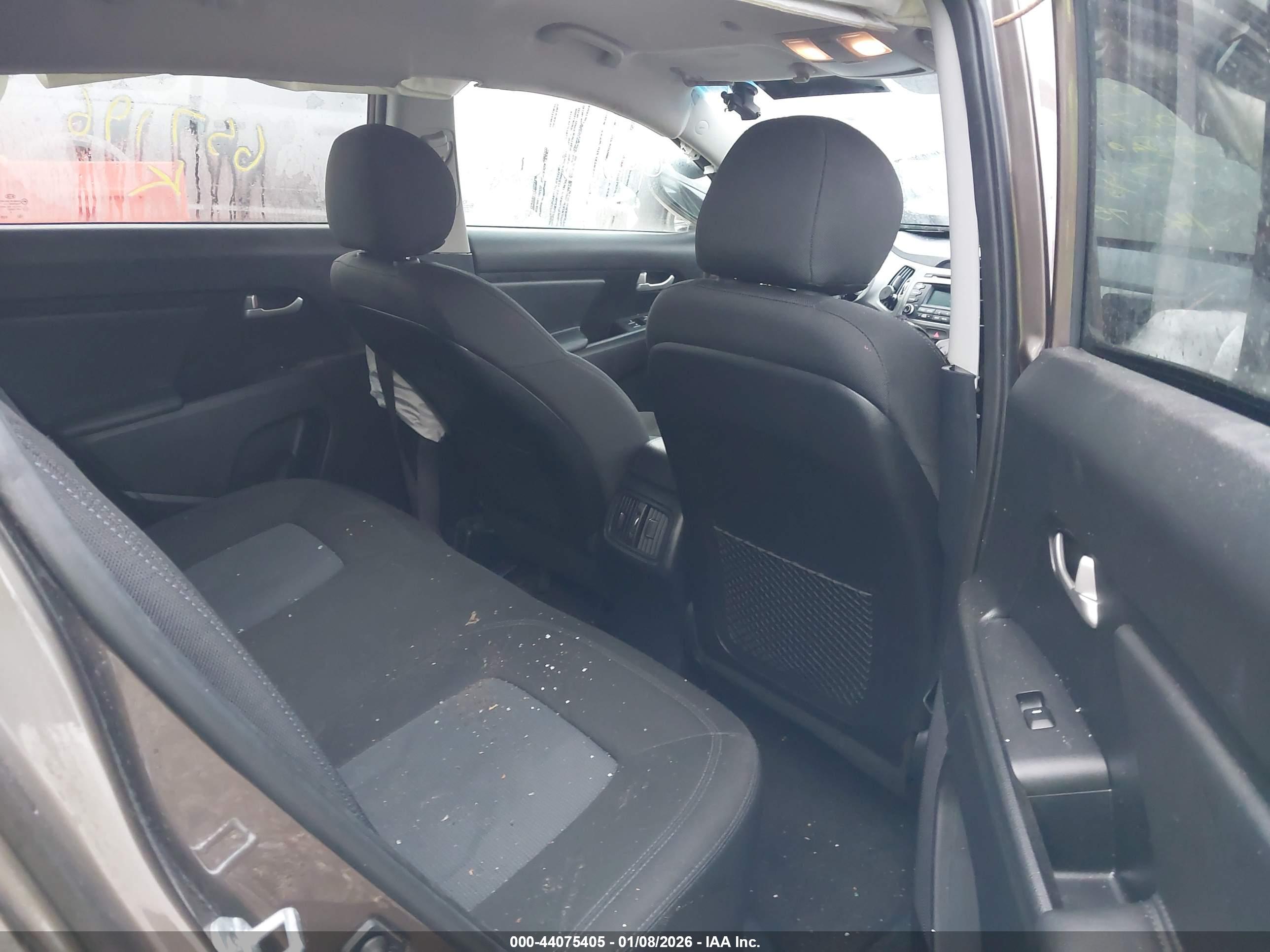 KIA SPORTAGE image 8