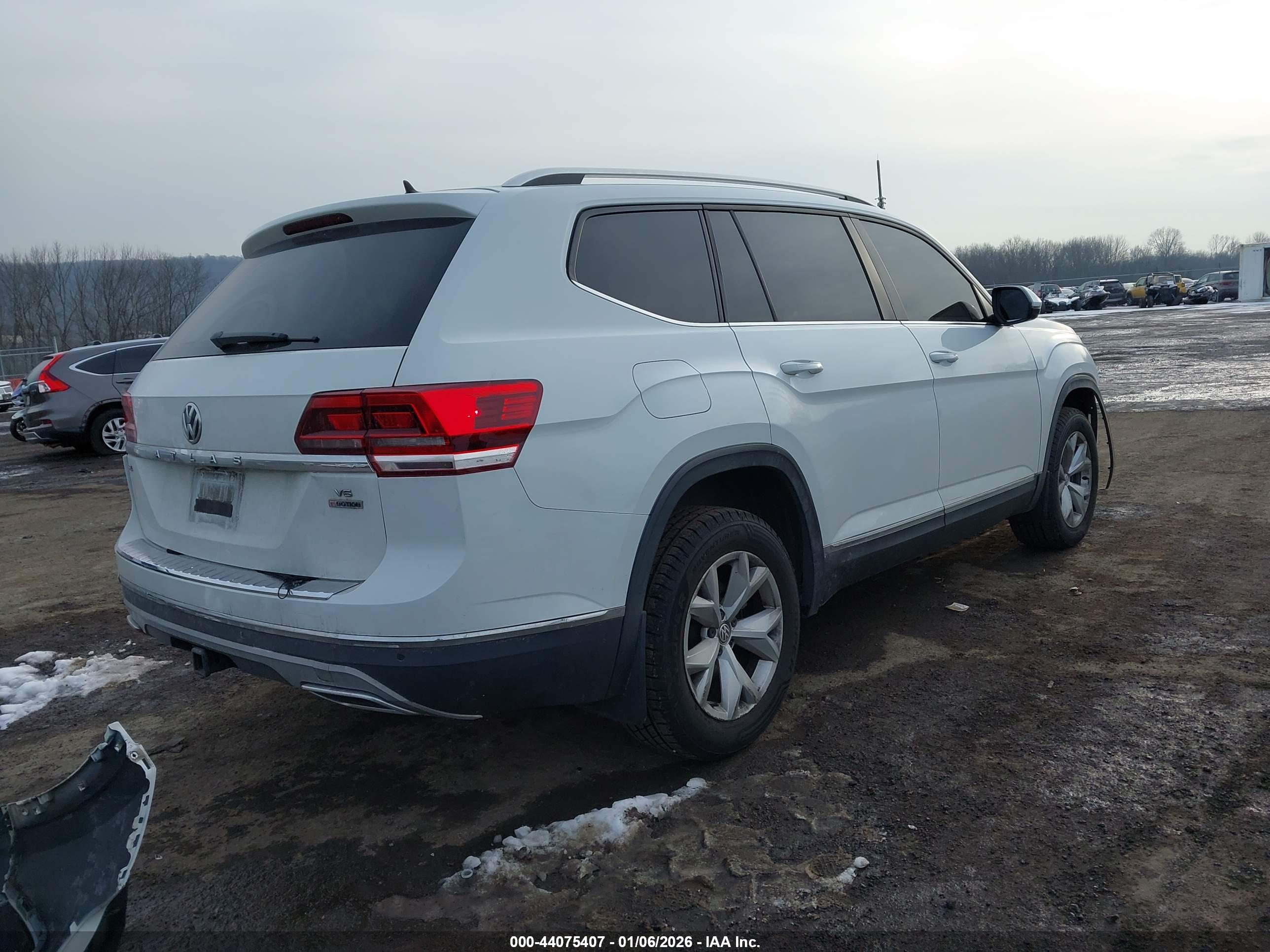 VOLKSWAGEN ATLAS image 4