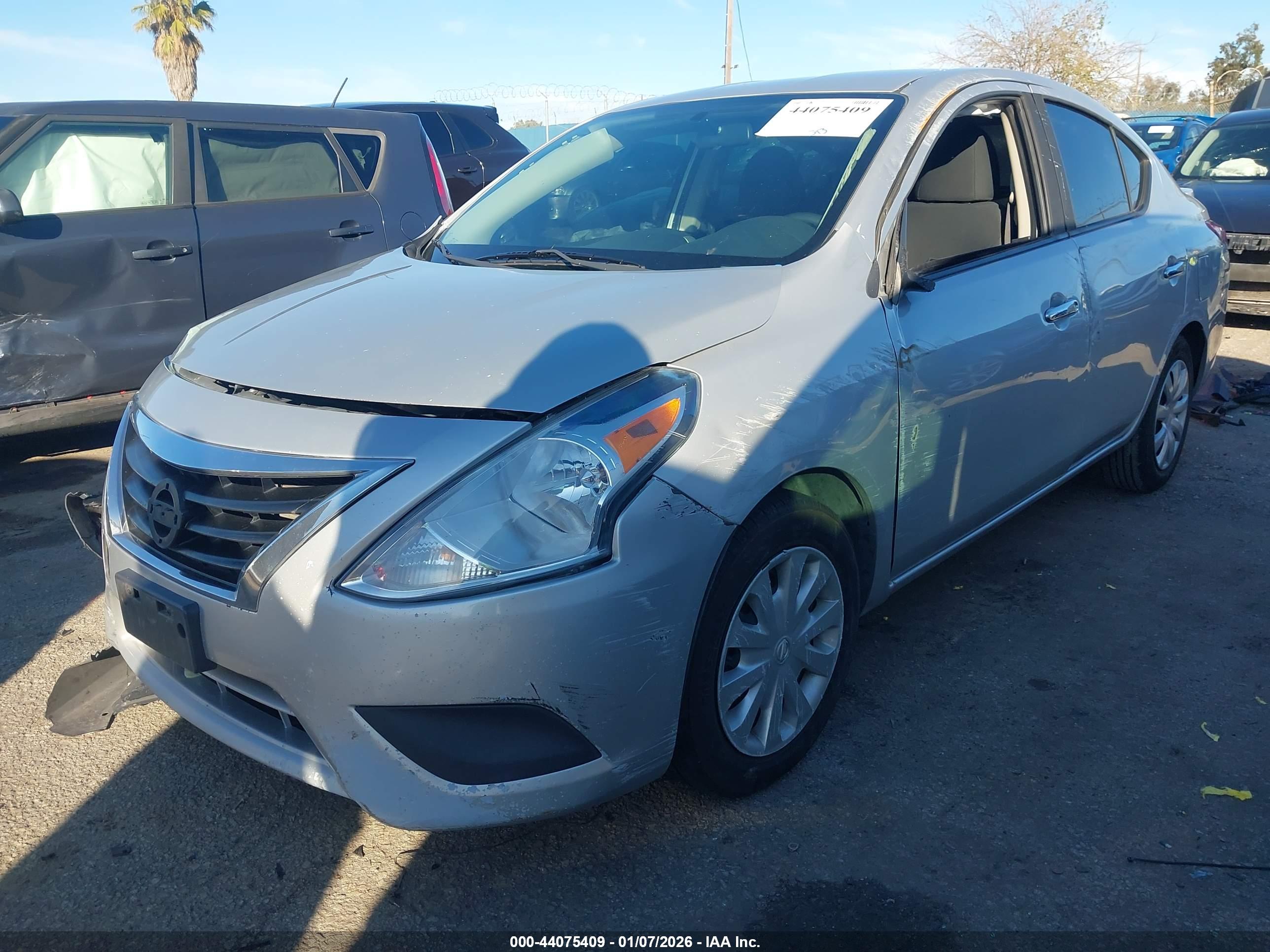 NISSAN VERSA image 2
