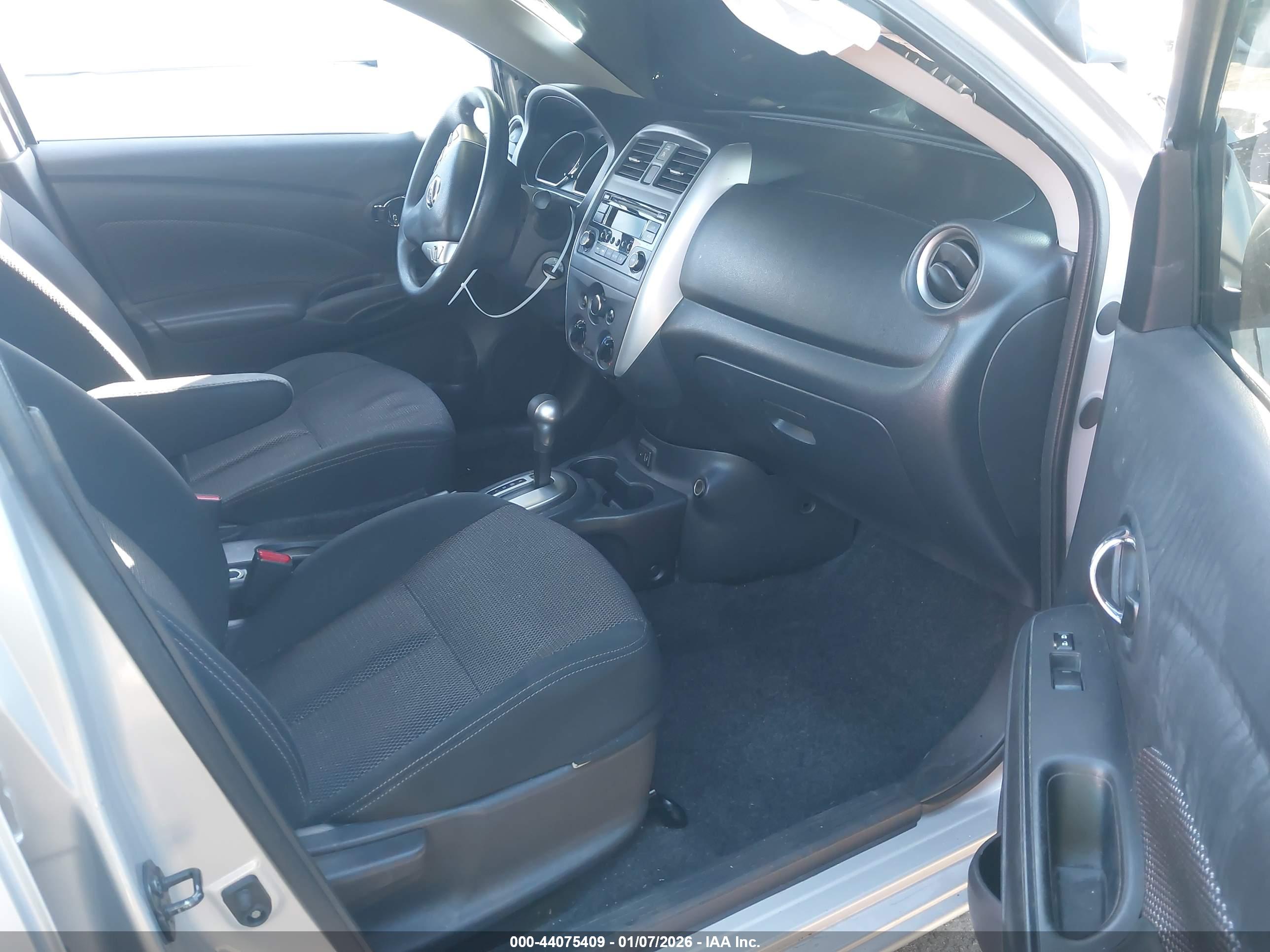 NISSAN VERSA image 5