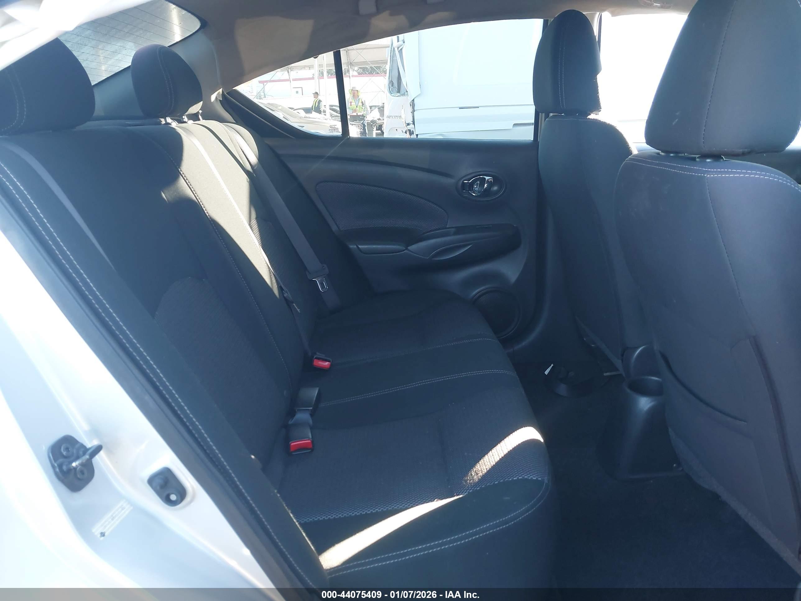 NISSAN VERSA image 8