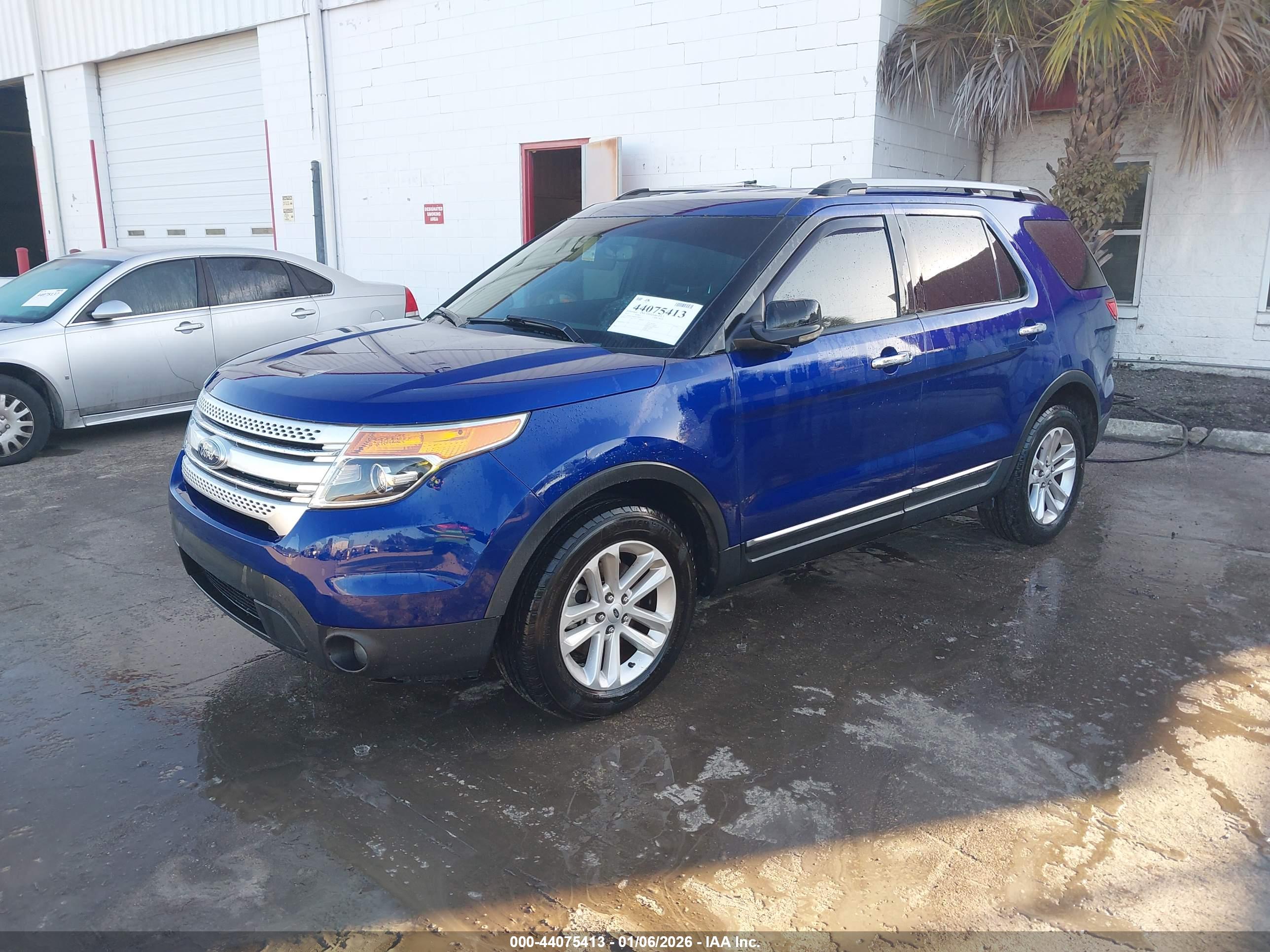 FORD EXPLORER image 2