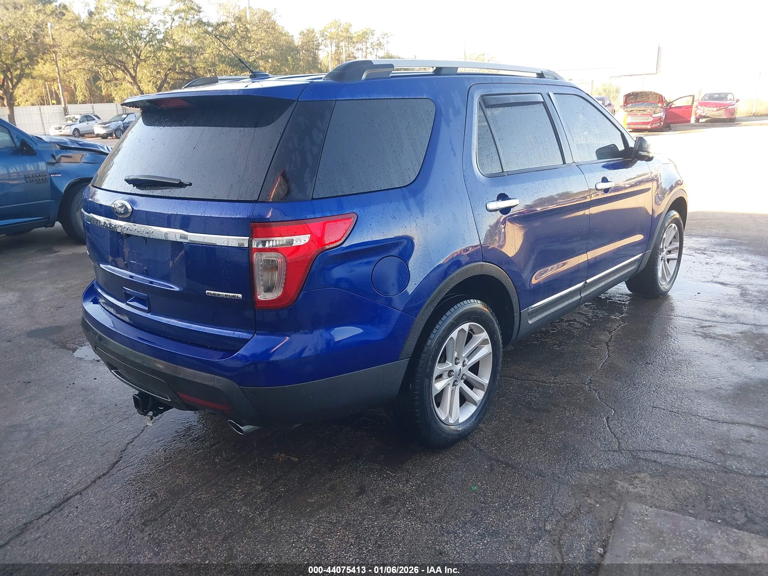 FORD EXPLORER image 4