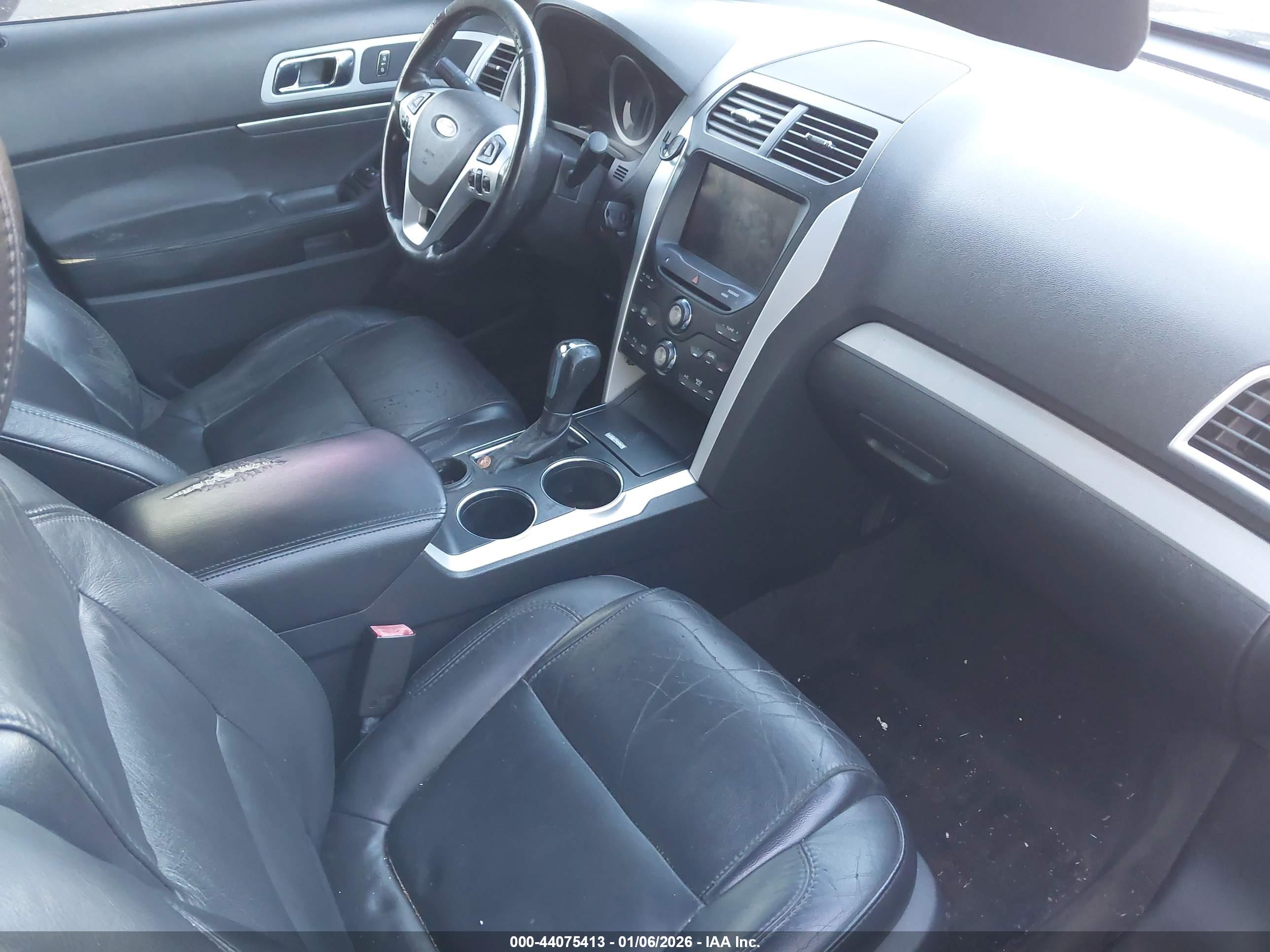 FORD EXPLORER image 5
