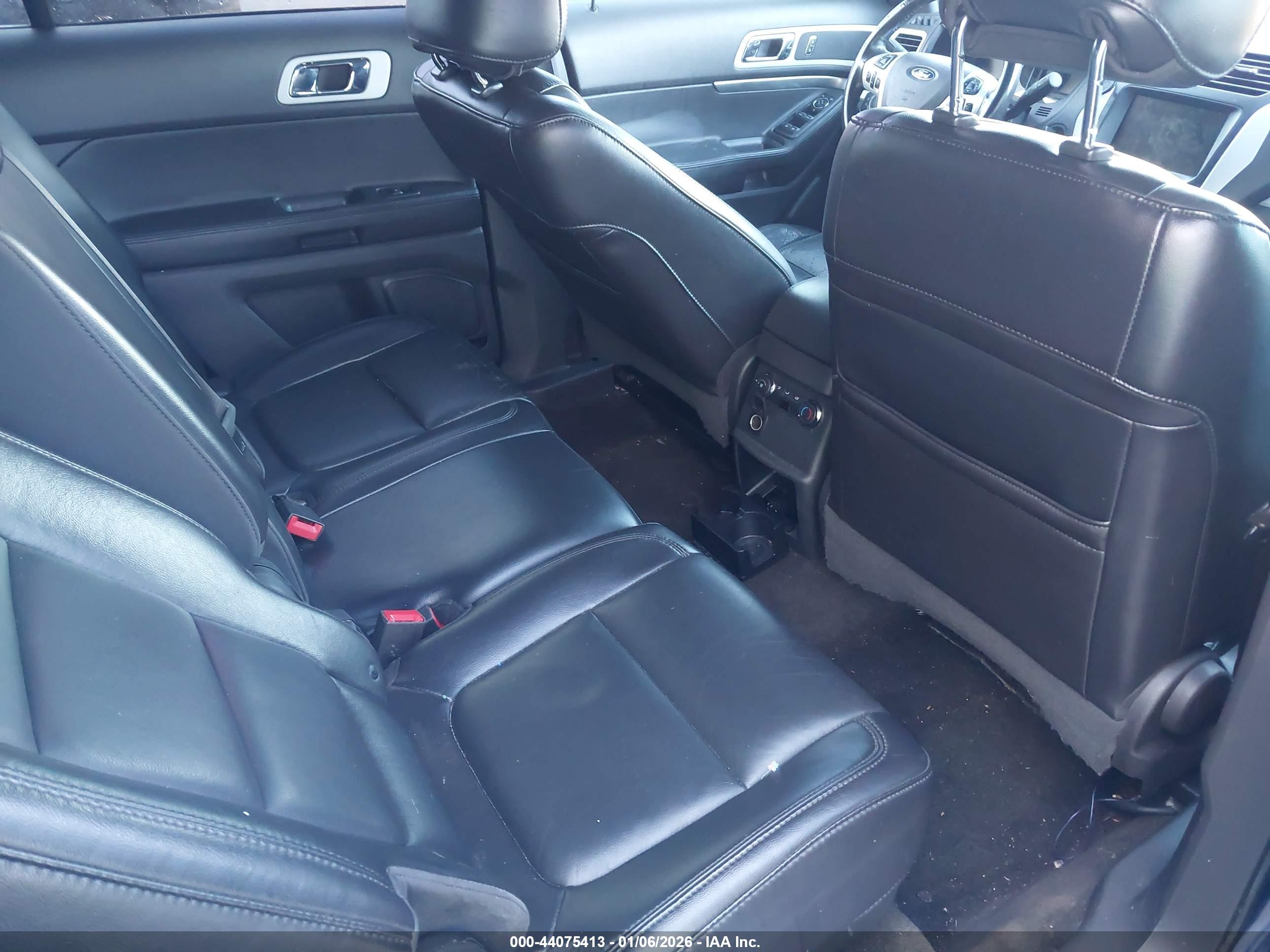 FORD EXPLORER image 8
