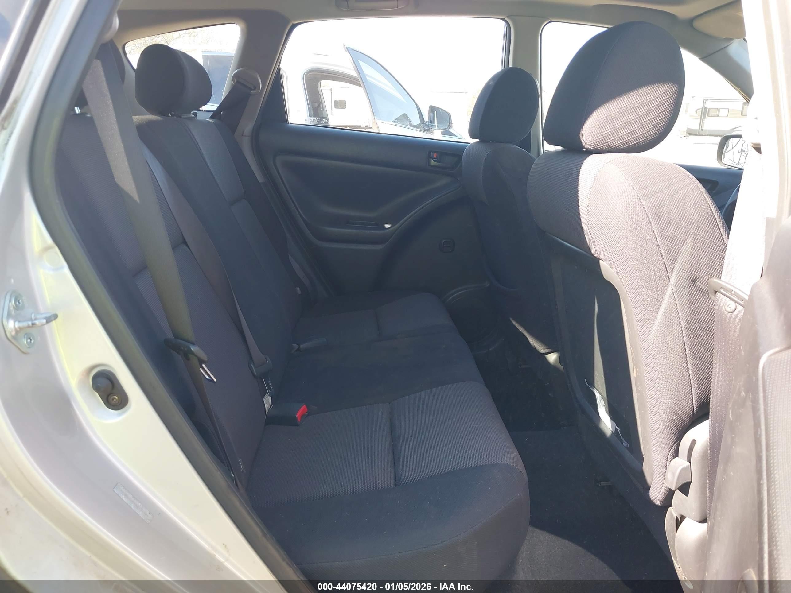 PONTIAC VIBE image 8