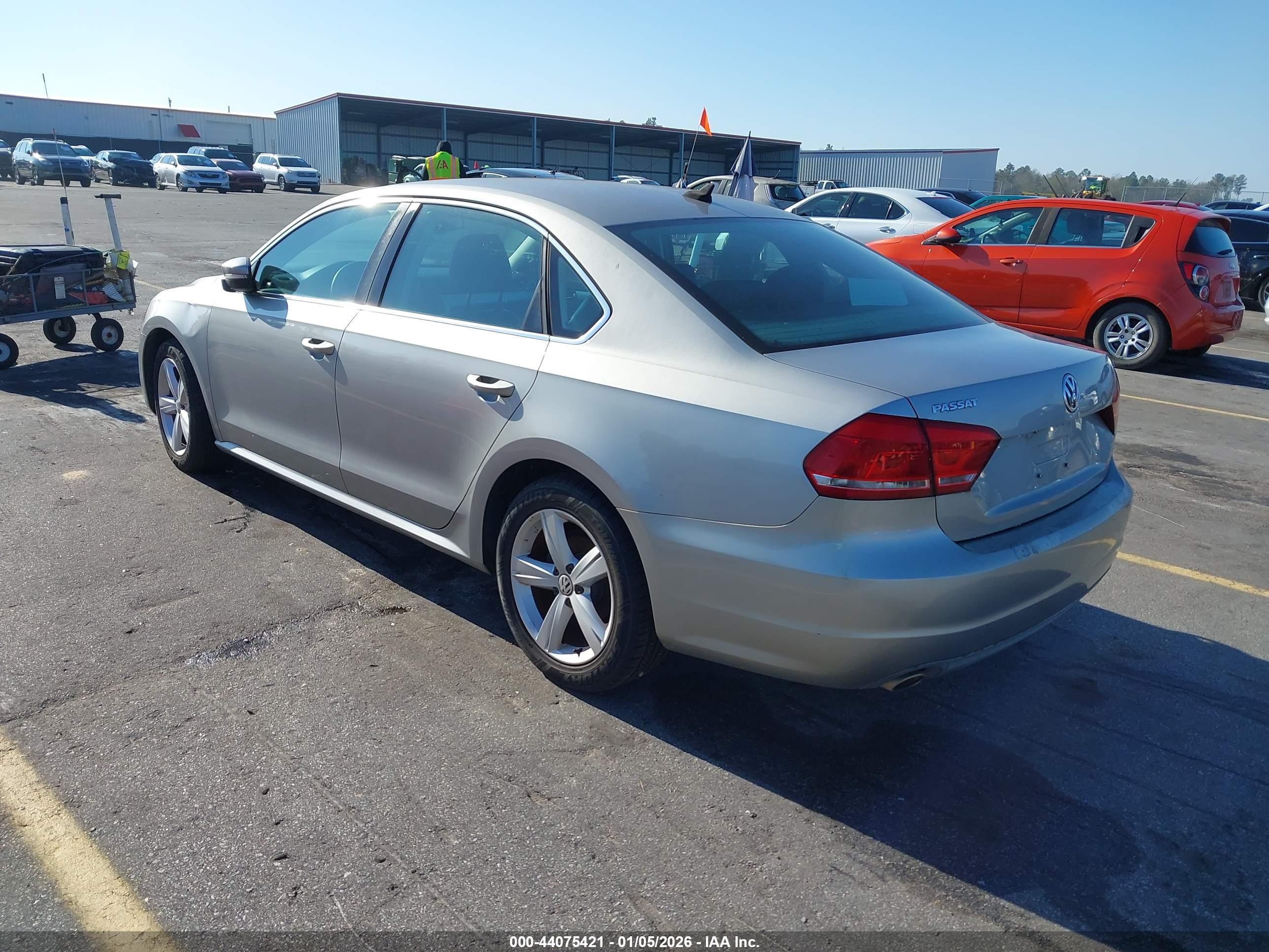 VOLKSWAGEN PASSAT image 3