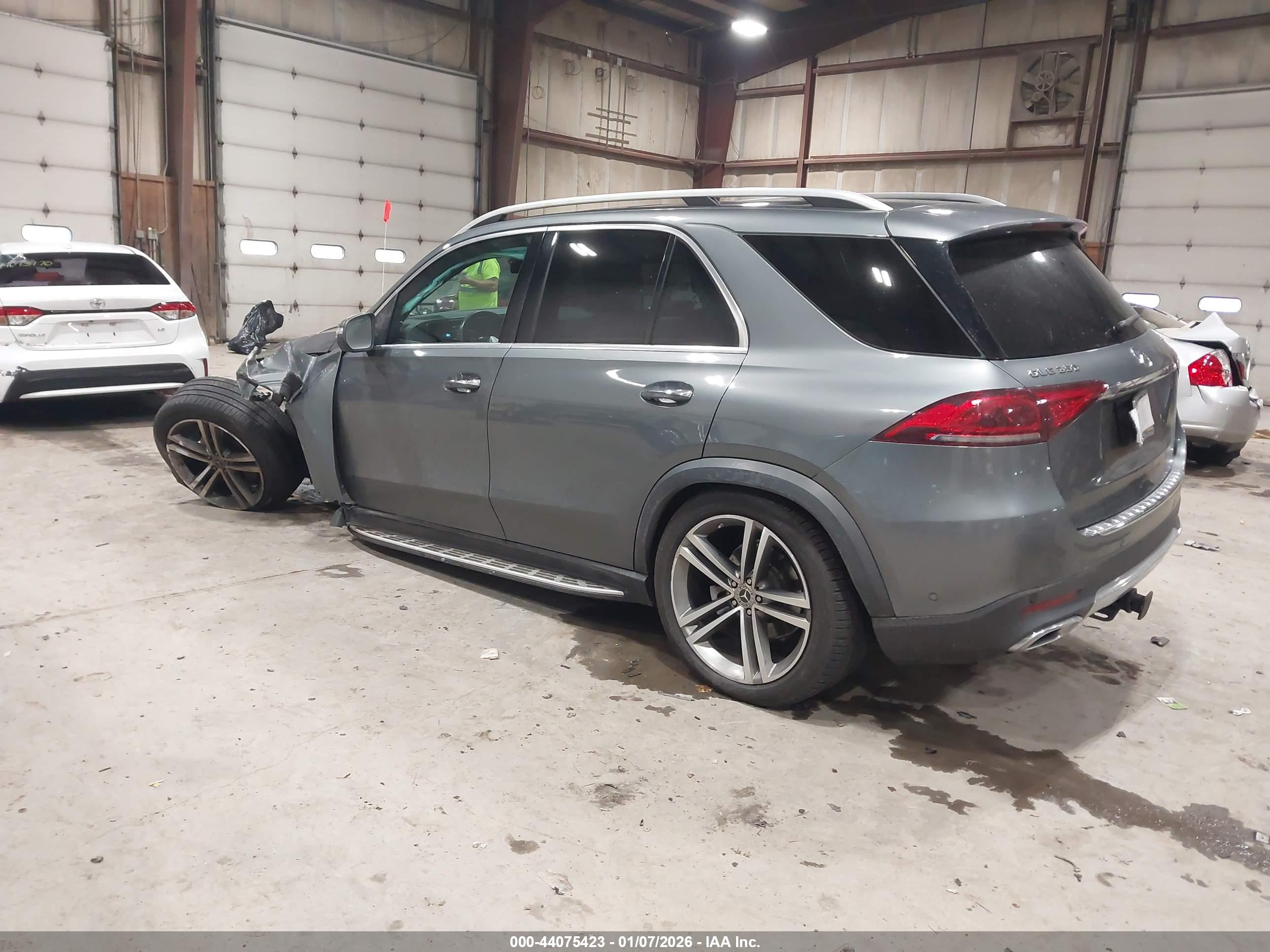 MERCEDES-BENZ GLE image 3