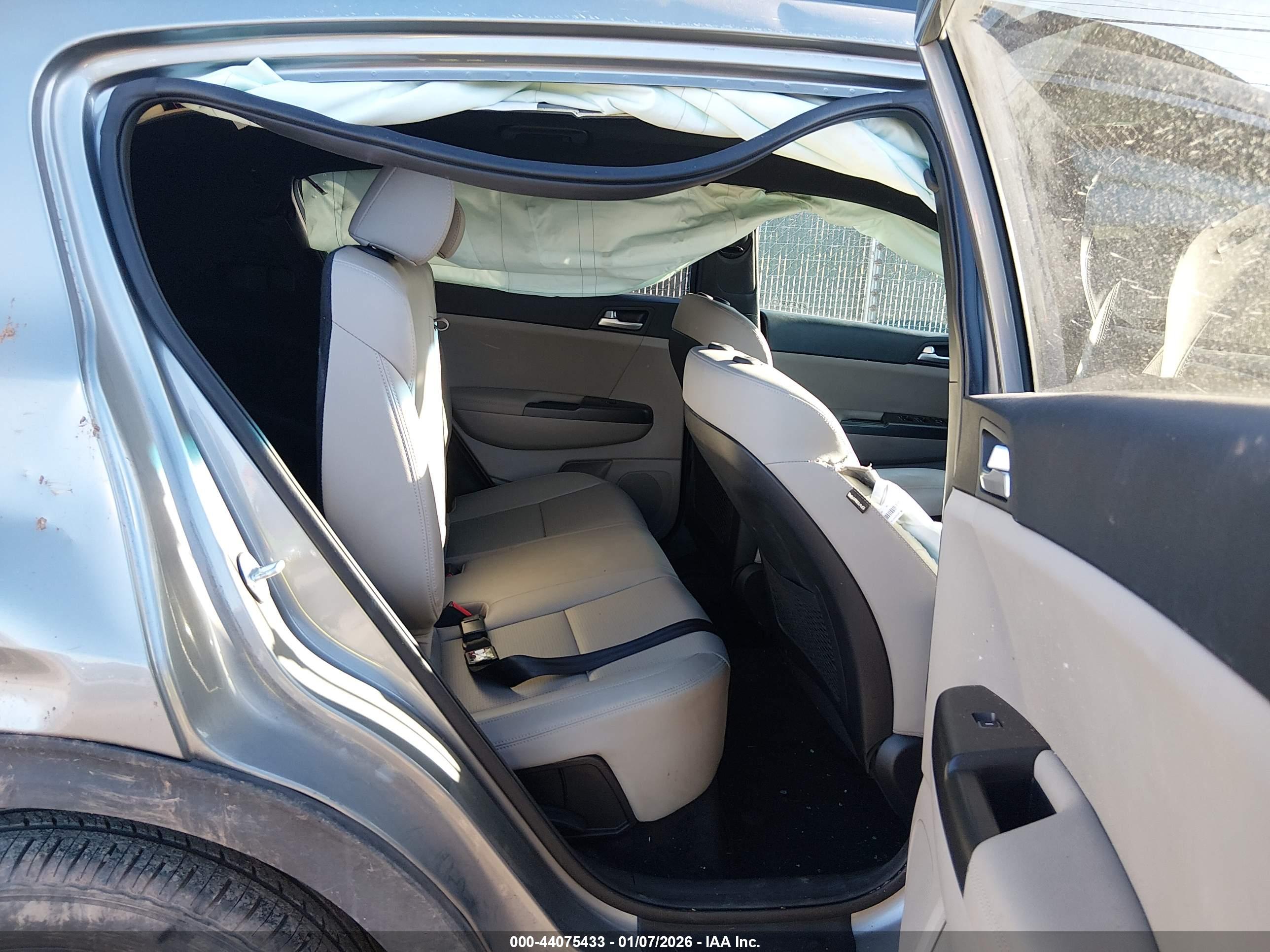 KIA SPORTAGE image 8