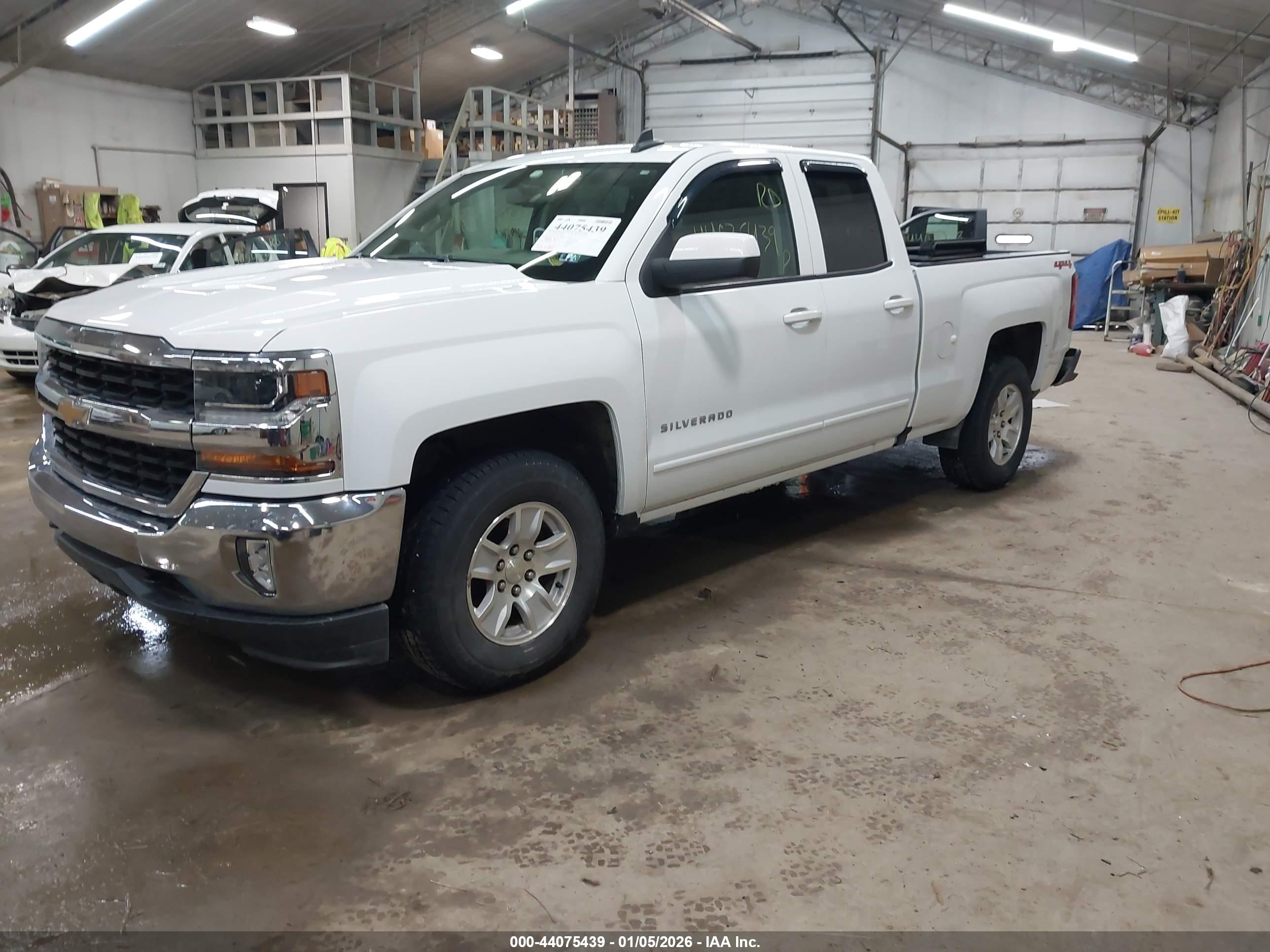 CHEVROLET SILVERADO image 2