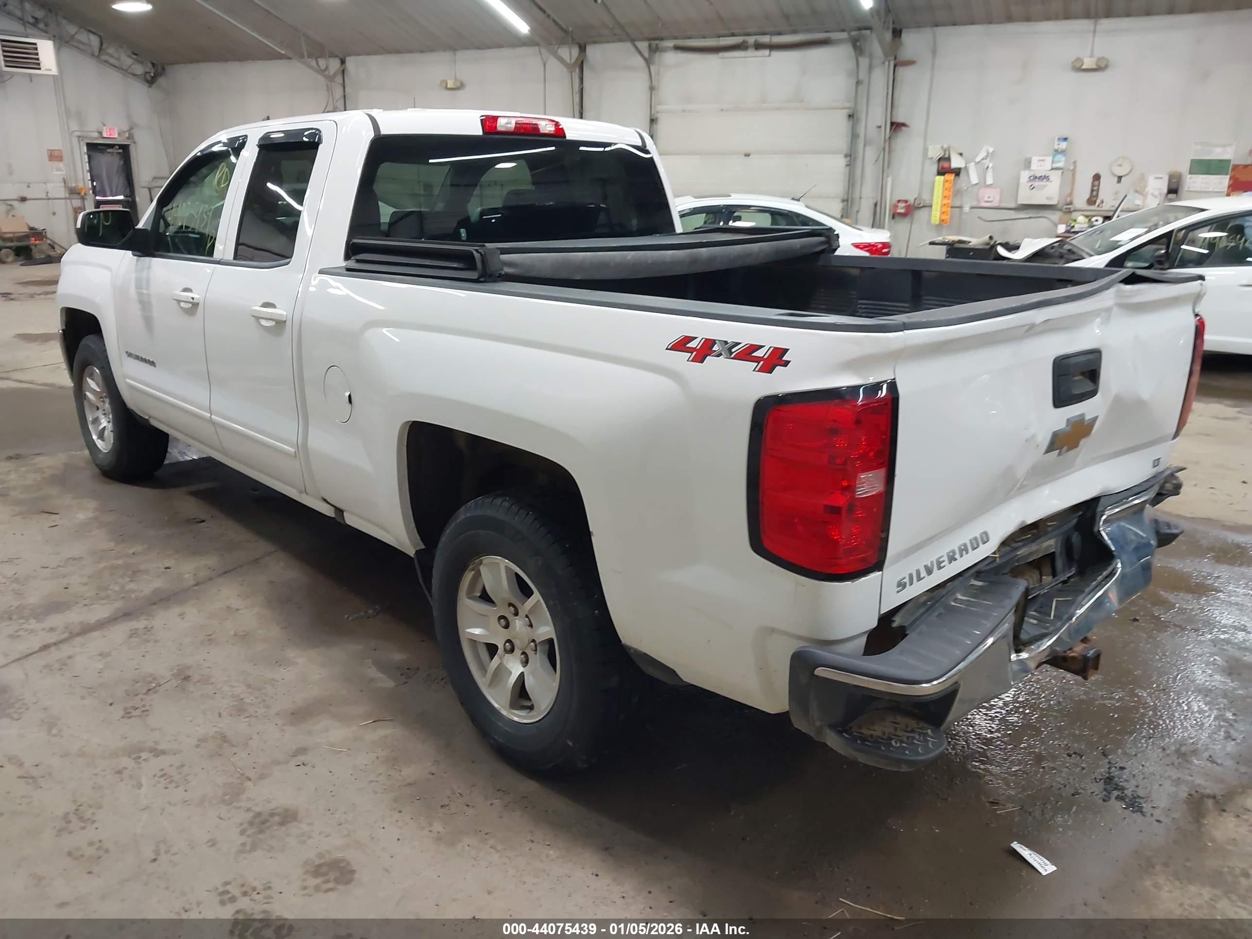 CHEVROLET SILVERADO image 3