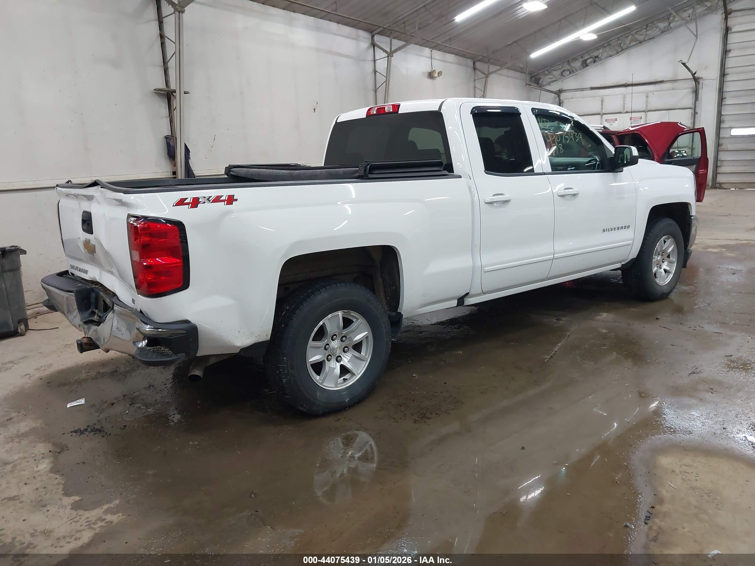 CHEVROLET SILVERADO image 4