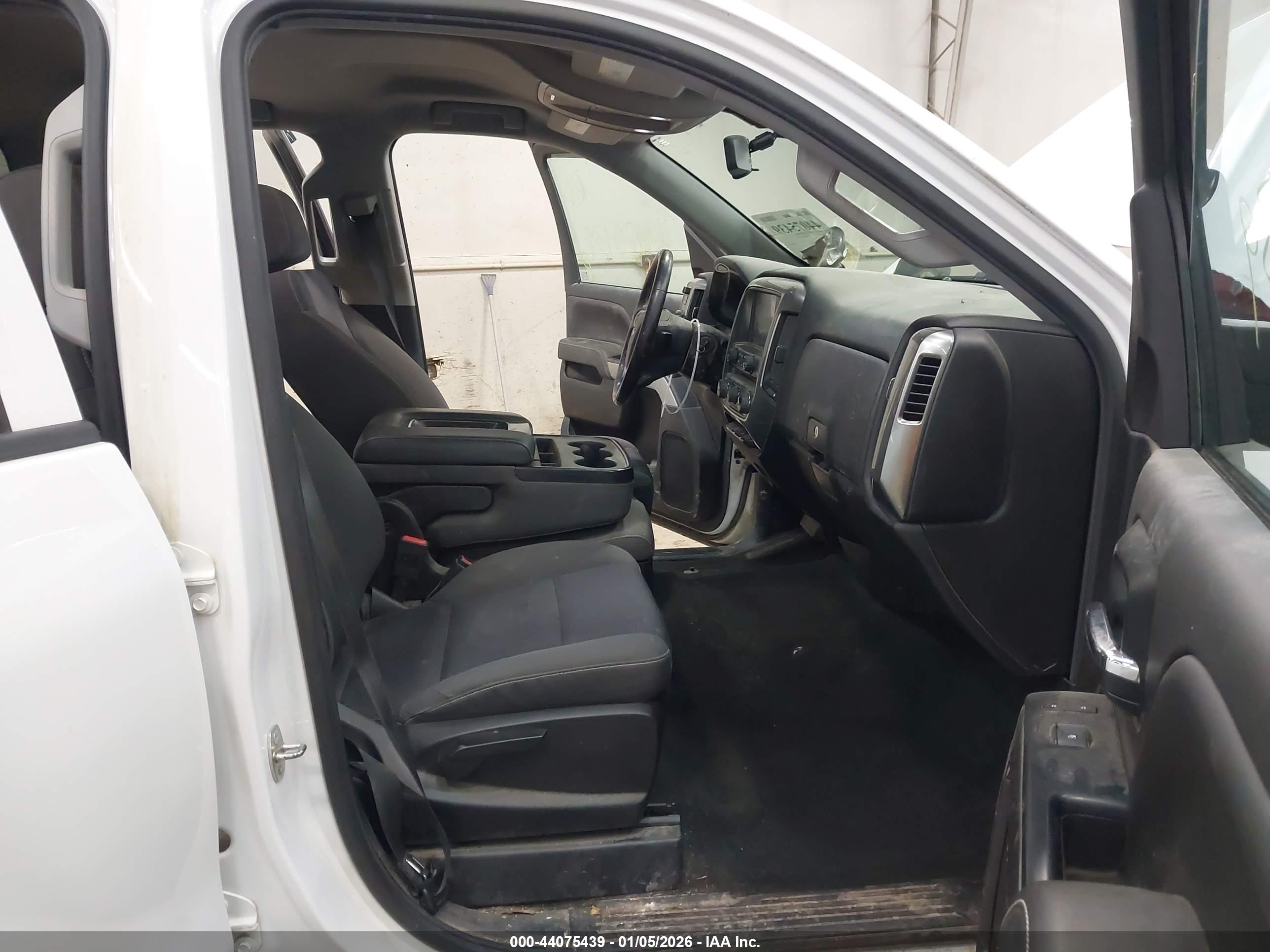 CHEVROLET SILVERADO image 5