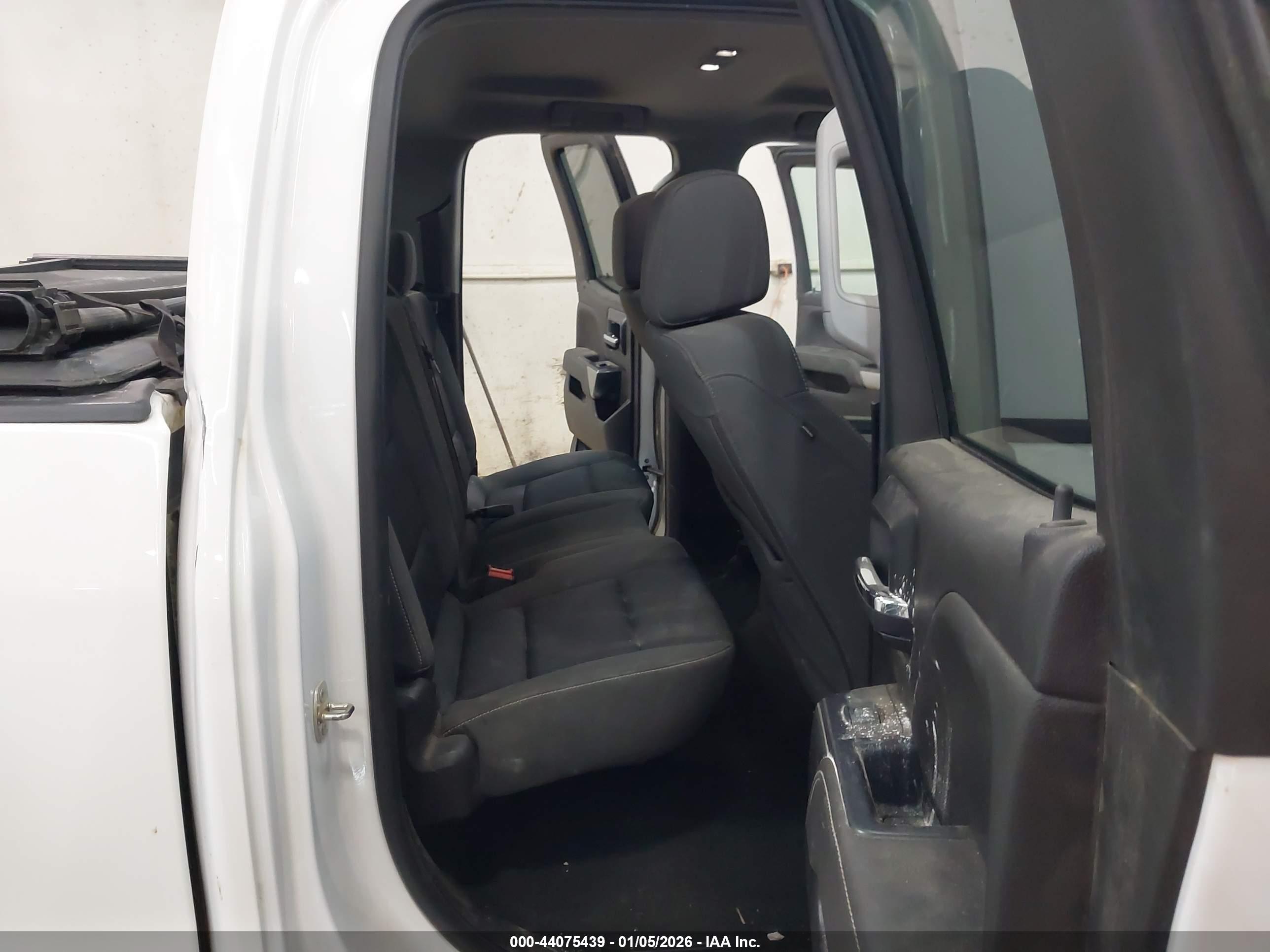 CHEVROLET SILVERADO image 8