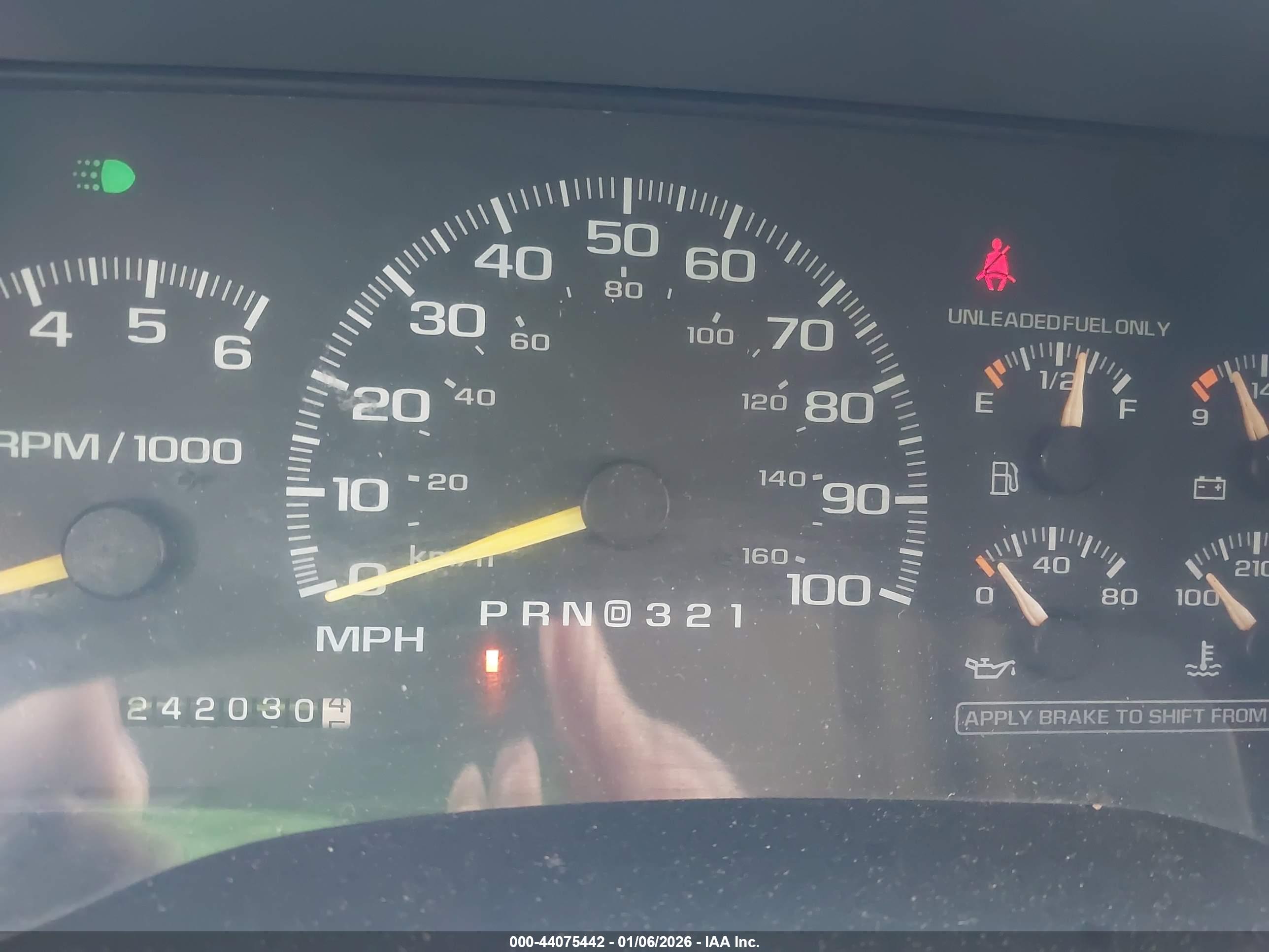 CHEVROLET SUBURBAN image 7