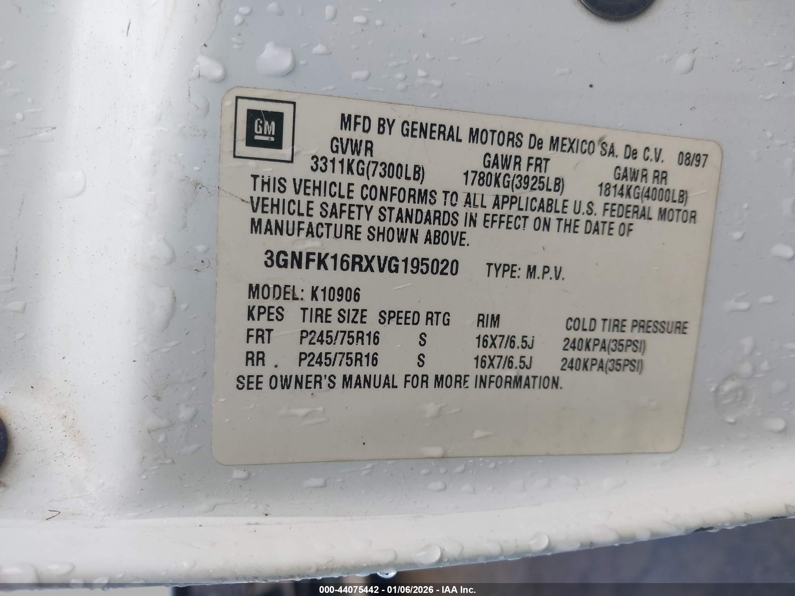 CHEVROLET SUBURBAN image 9