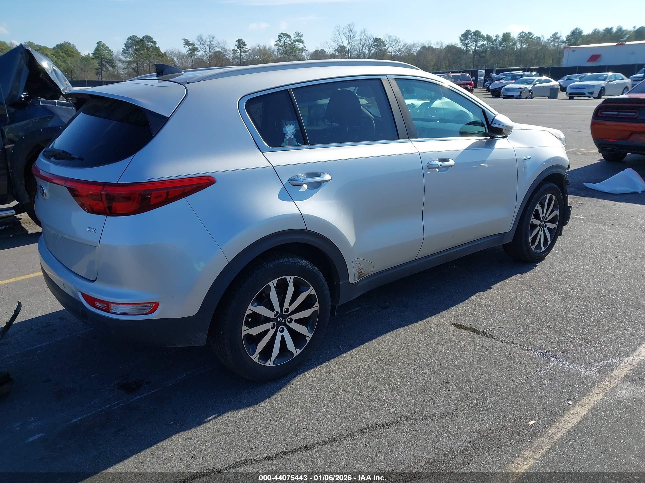 KIA SPORTAGE image 4