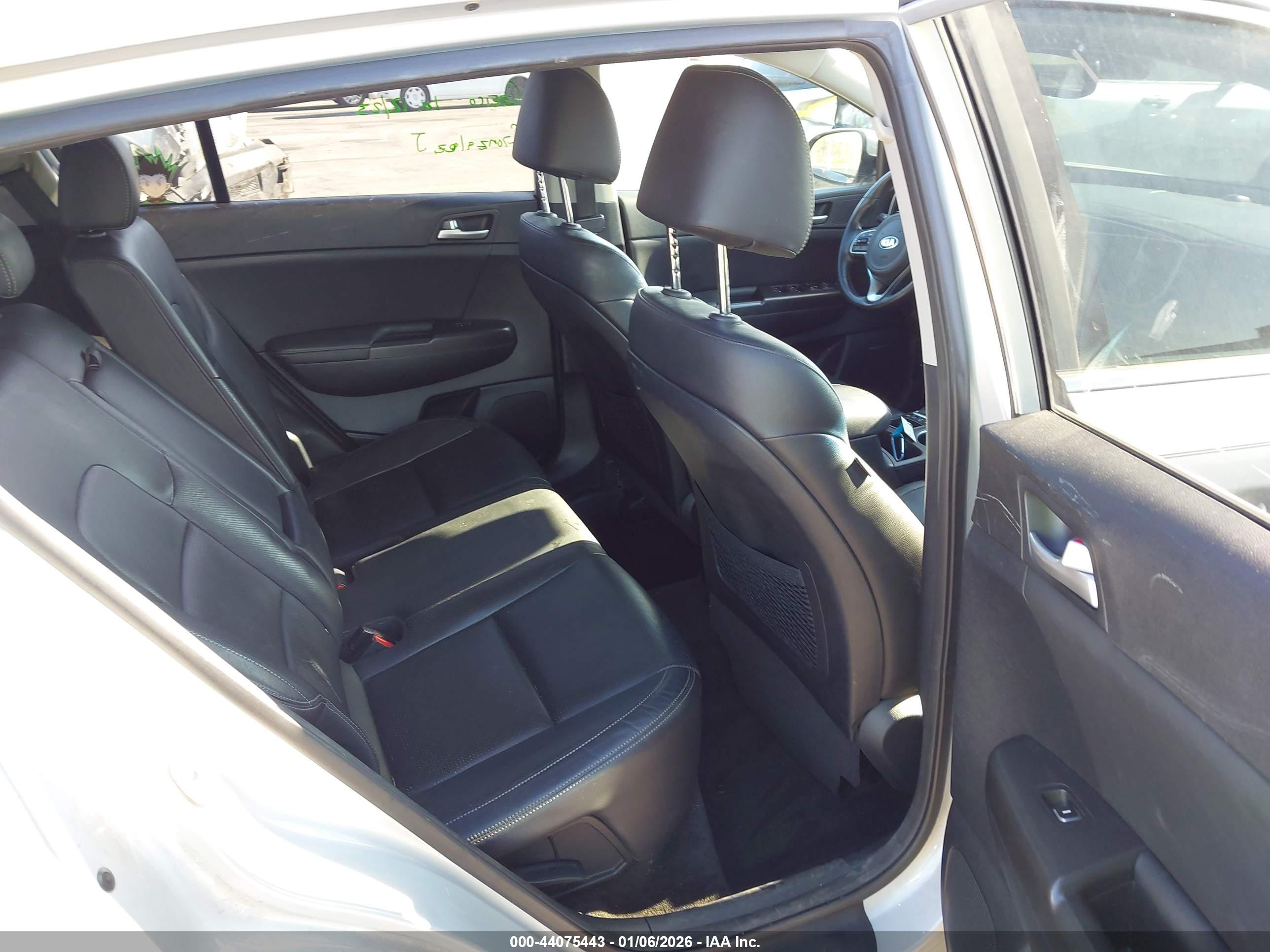 KIA SPORTAGE image 8
