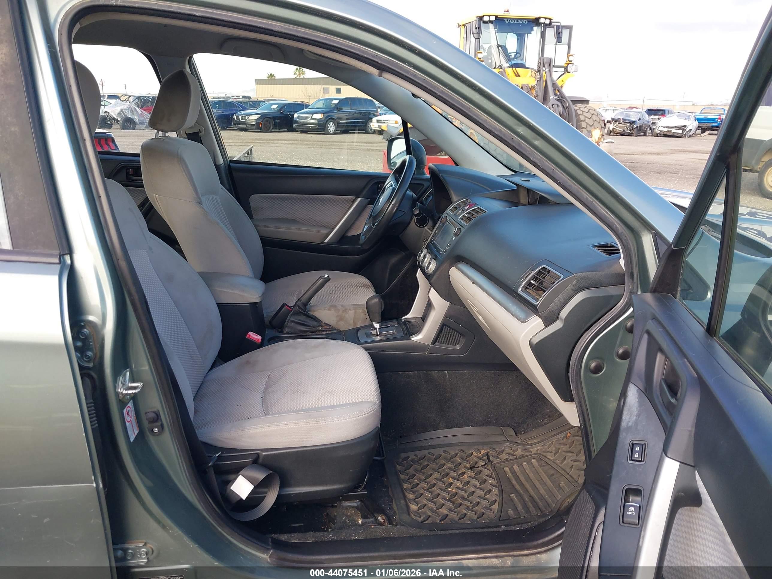 SUBARU FORESTER image 5